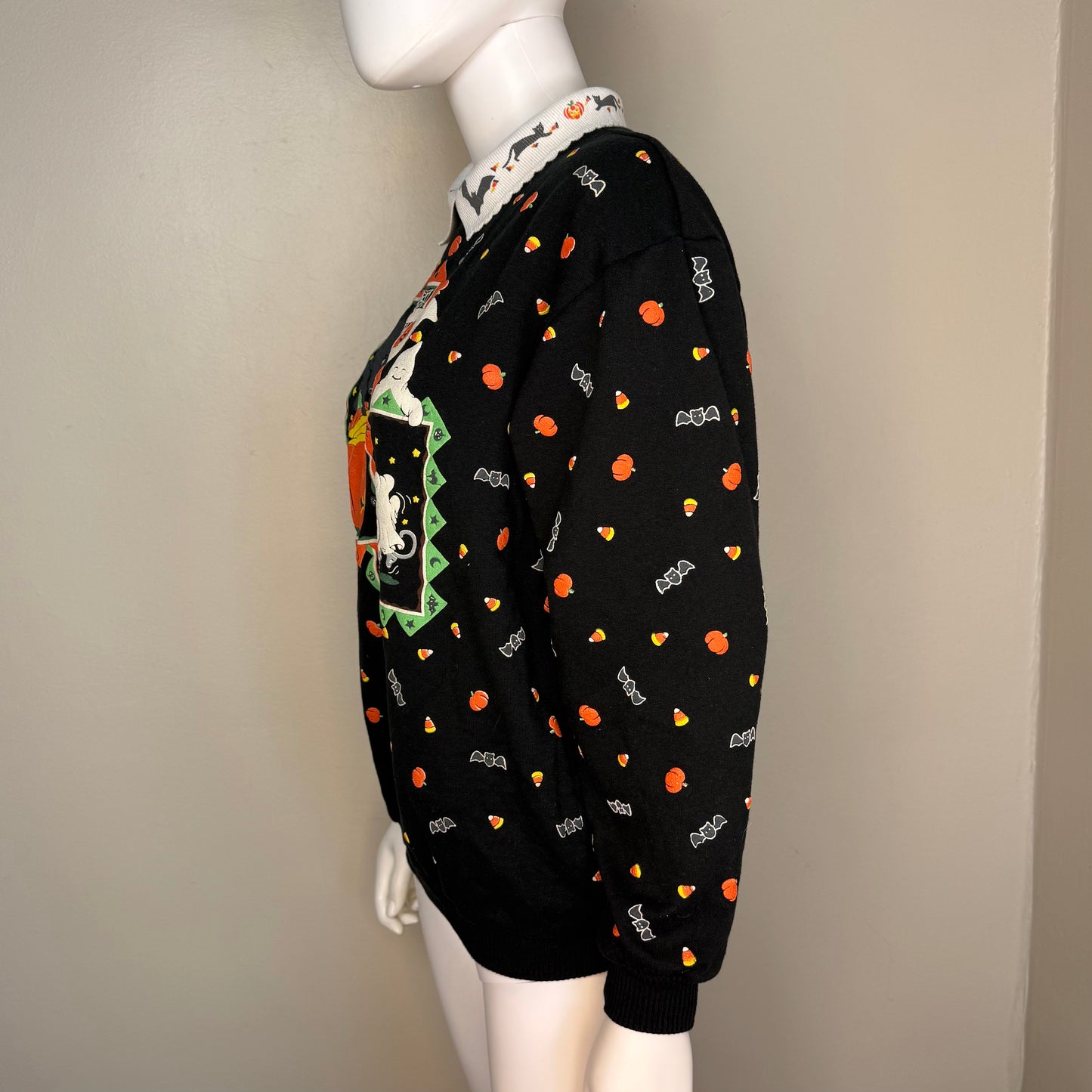 1980s/90s Halloween Sweatshirt, All Over Print, Spumoni Size Medium