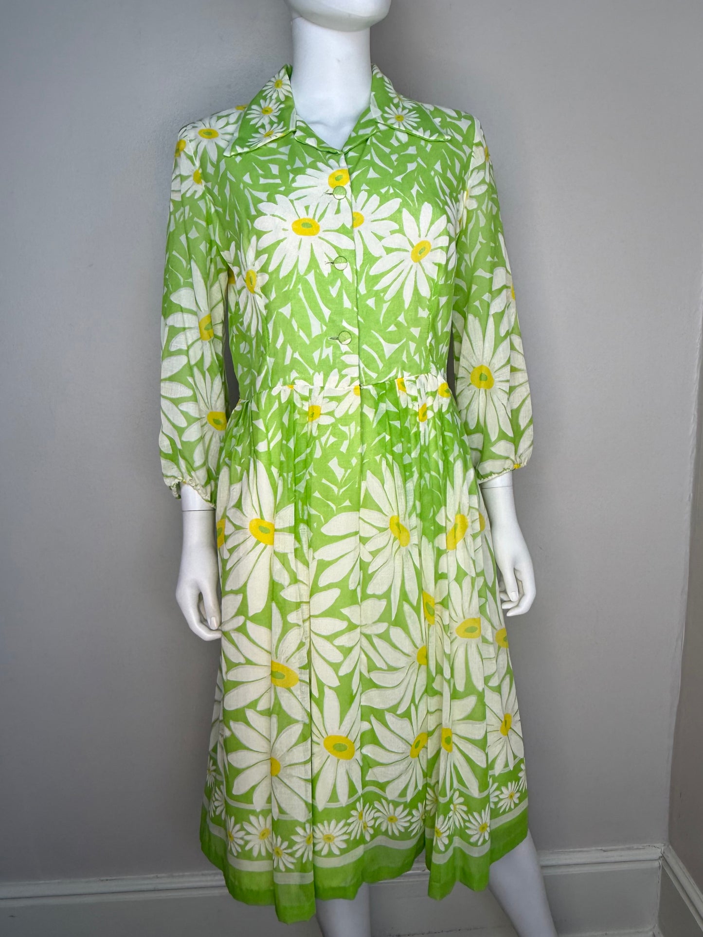 1960s Daisy Shirt Dress, Border Print, Size Medium