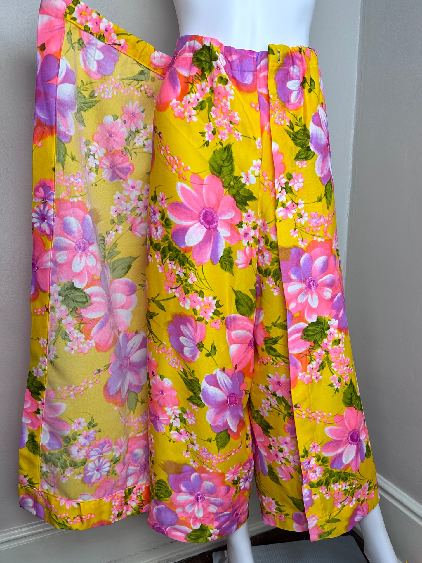 1970s Bright Floral Wrap Around Palazzo Pants, Handmade Size Medium-Large