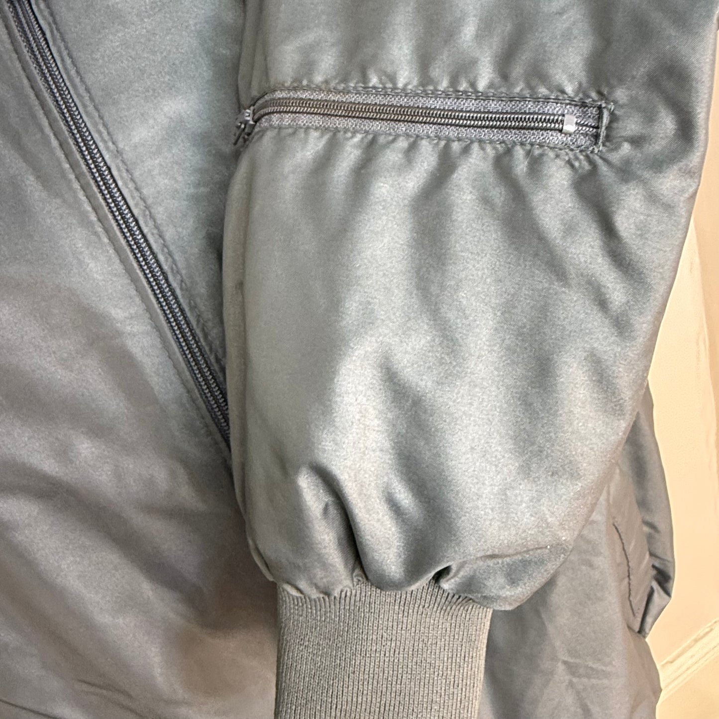 1970s/80s Stardust Las Vegas Jacket, Casino Resort, King Louie Pro Fit Size Medium, Grey Windbreaker with Hidden Hood