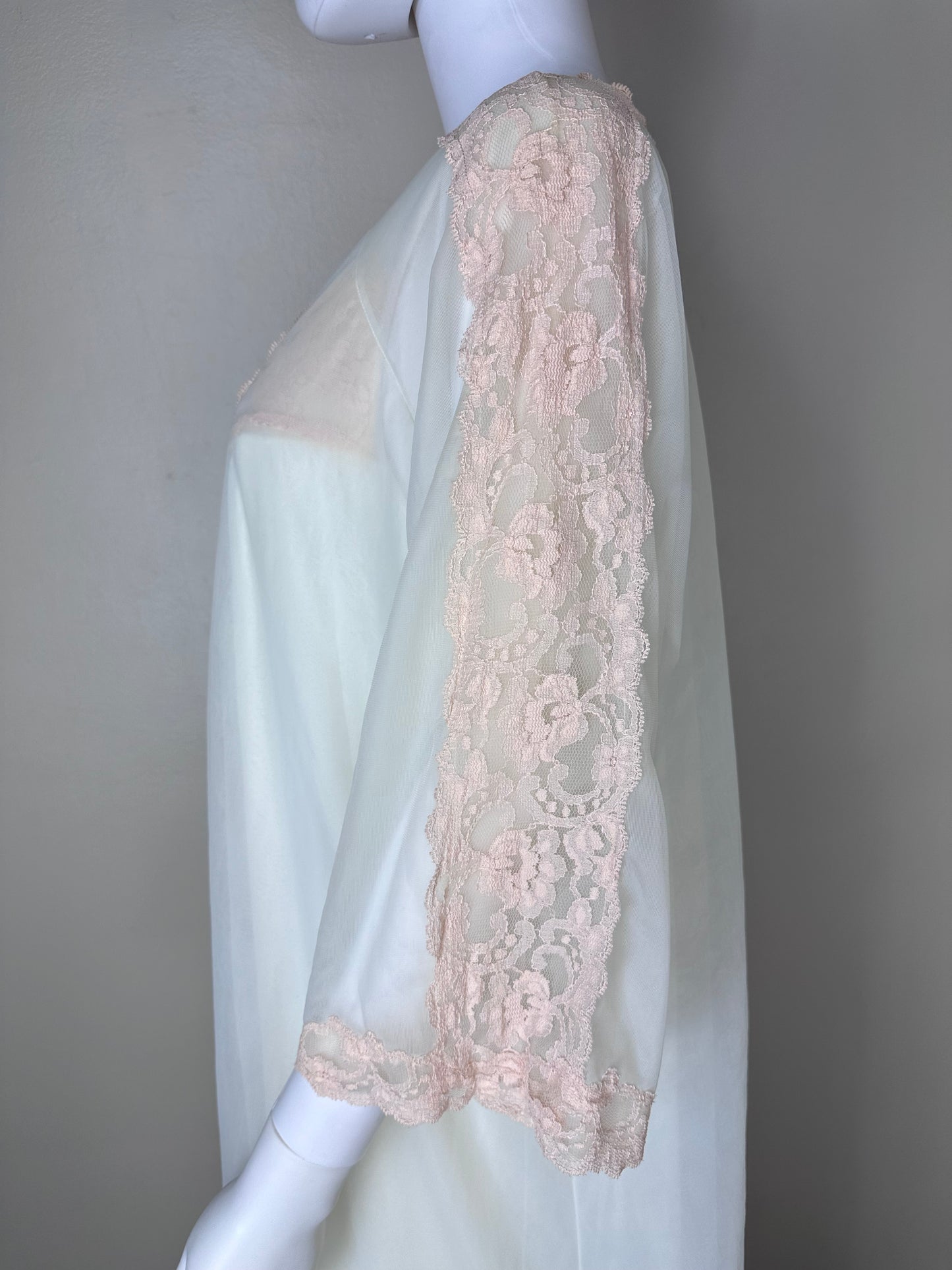 1960s Plus Size Peignoir Set, Mary Barron Size 1X, Cream with Peach Lace