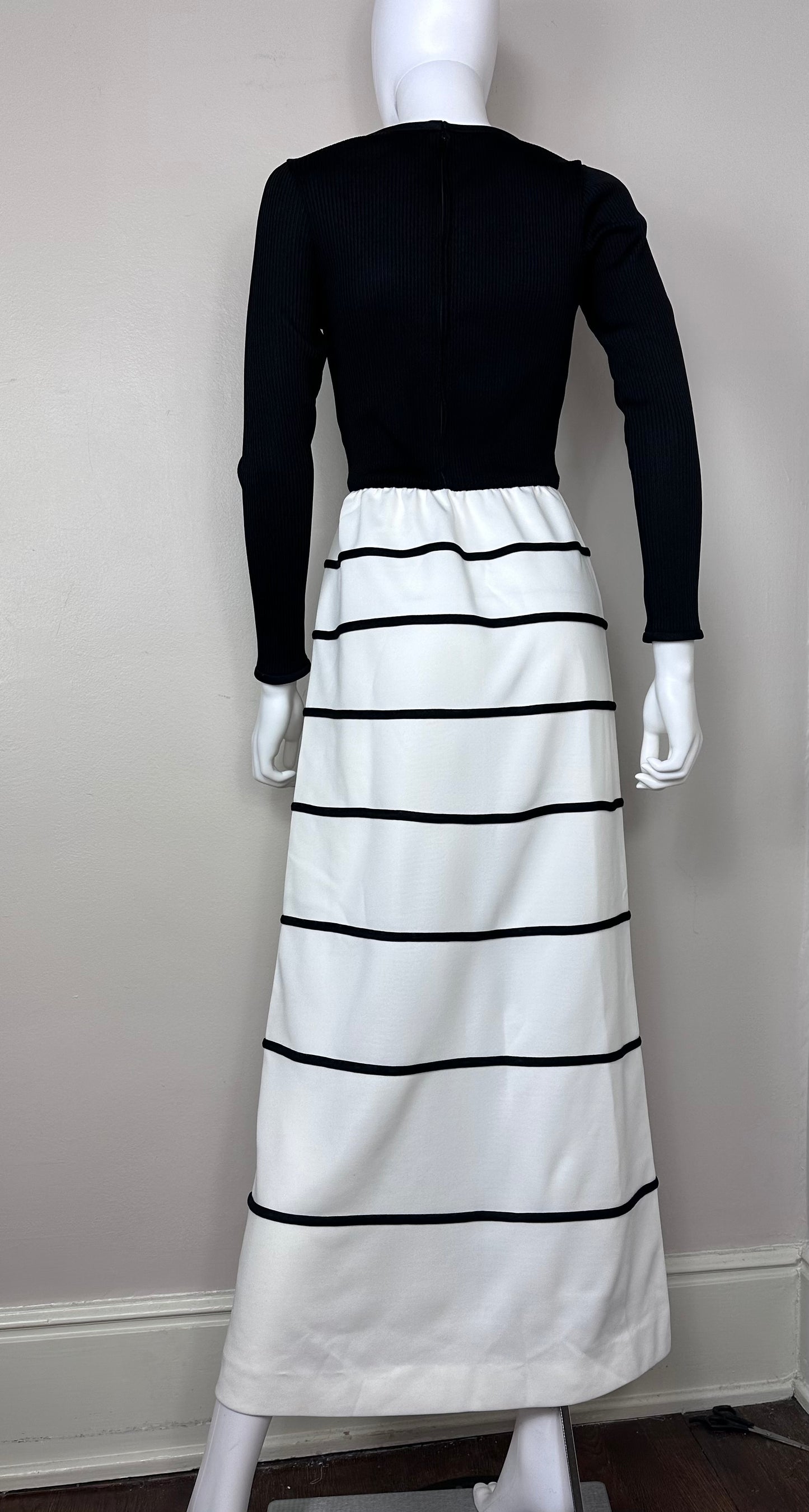 1970s Black and White Knit Maxi Dress, Ayer’s Unlimited Size XS-Small