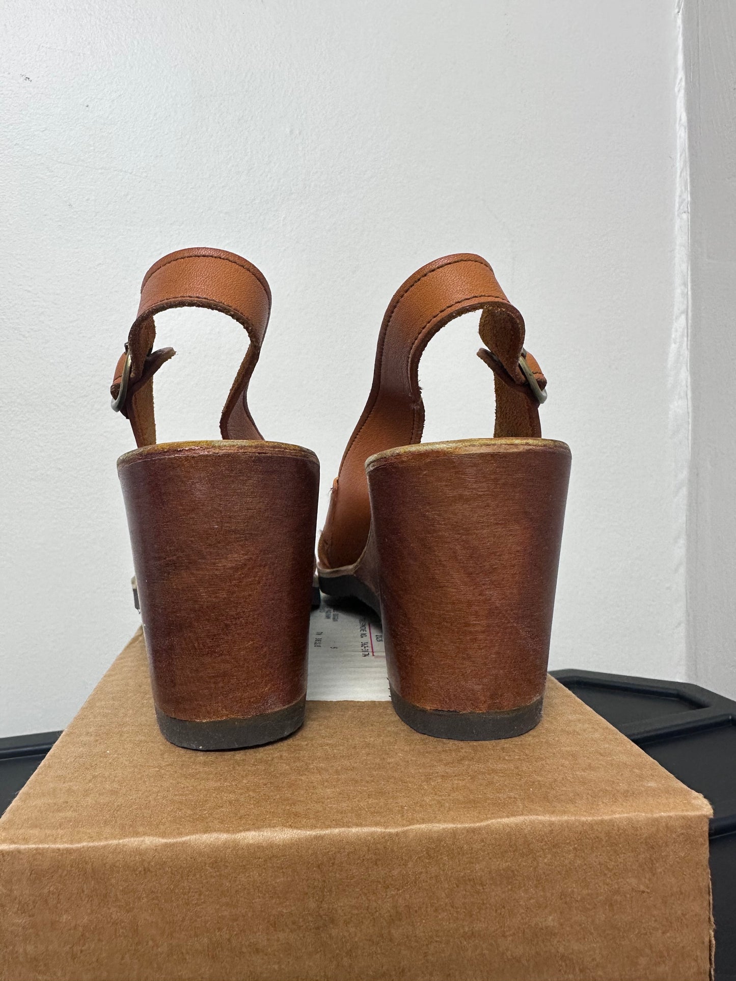 1970s Brown Leather Sandals, Mason Shoe Co Size 9 1/2 Narrow, Wedge Heel