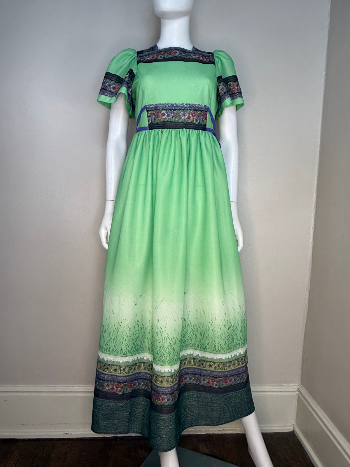 1970s Boho Green Floral Border Print Maxi Dress, En Rikke Modell Fredrikstad Norway Size Small