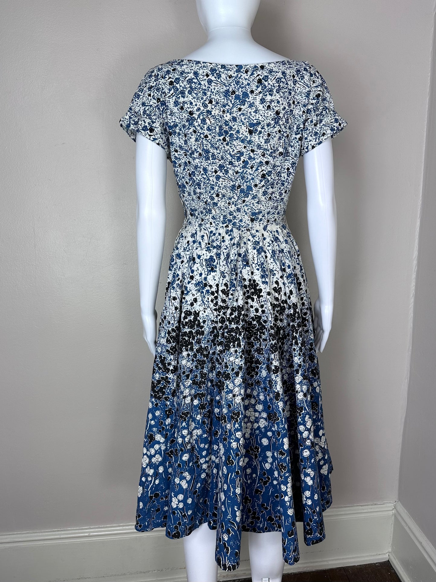 1950s Blue Floral Border Print Dress, Sized to Height Originated by Murray White, Size XXS/XS Circle Skirt