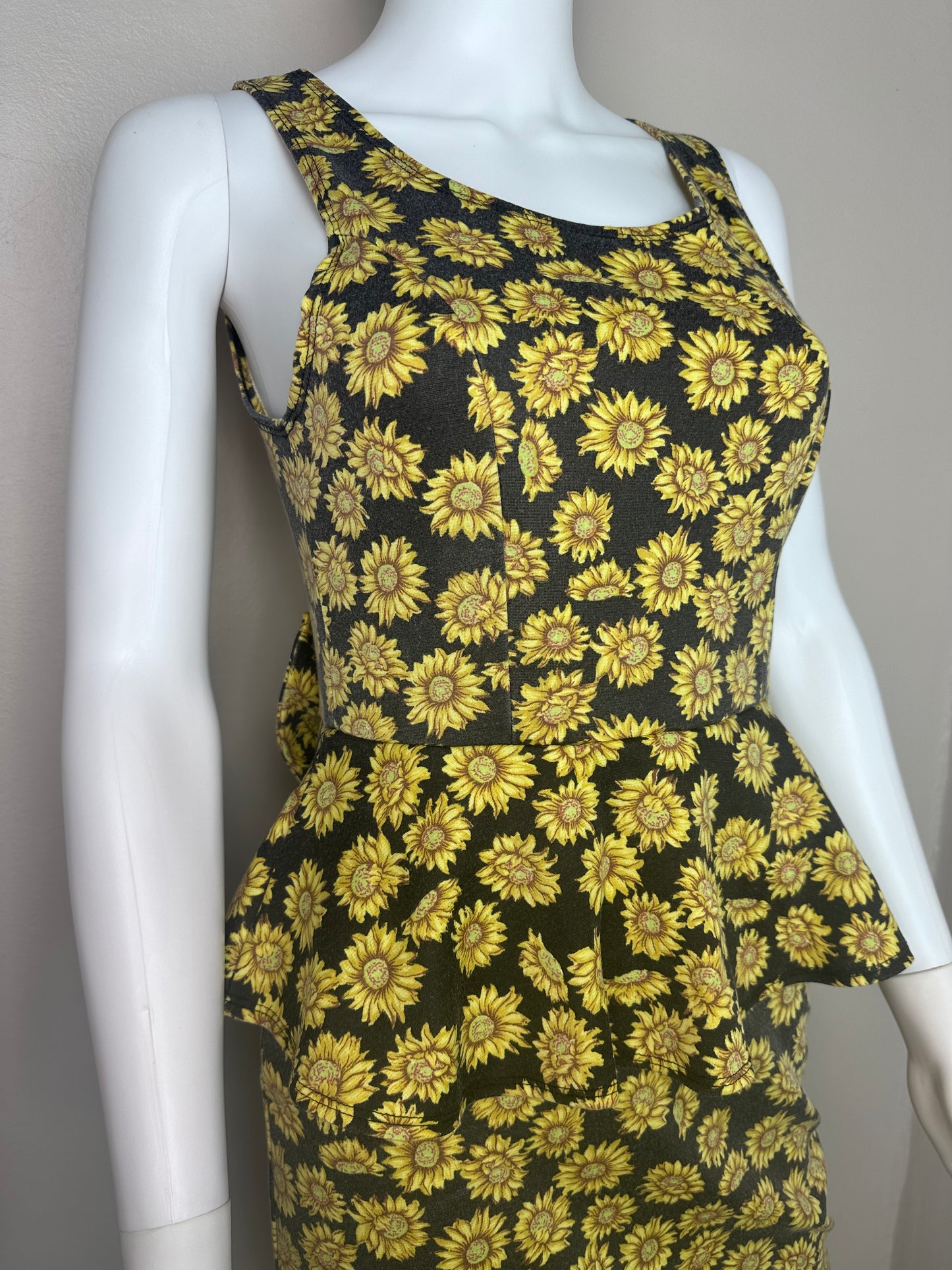 1990s Sunflower Knit Peplum Dress, Chesley Size Small