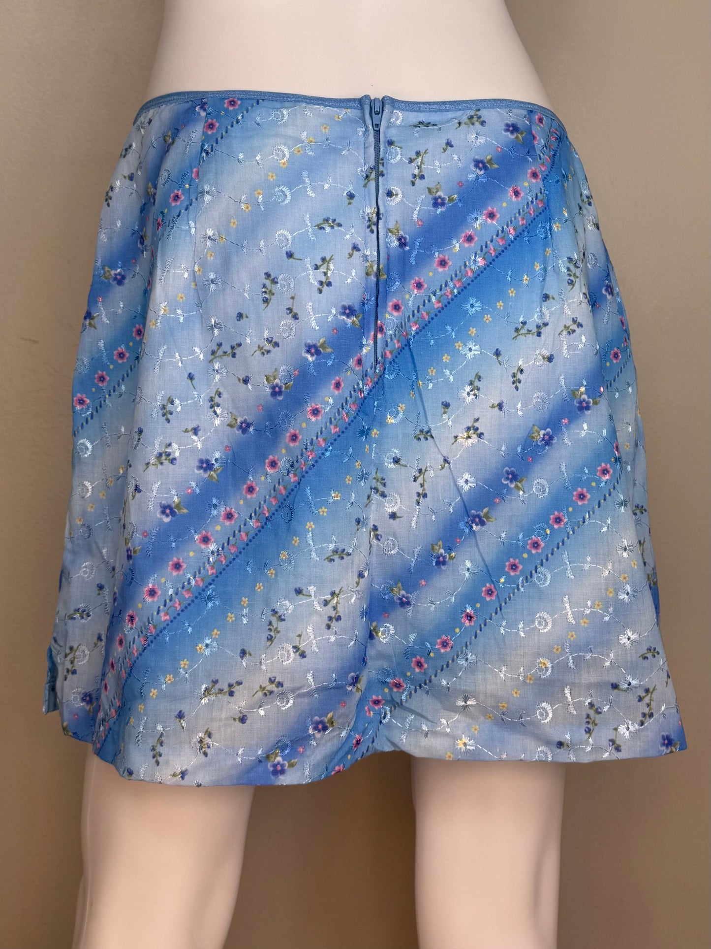 1990s/Y2K Blue Eyelet Floral Mini Skirt, Exact Change Size Medium, Diagonal Stripe