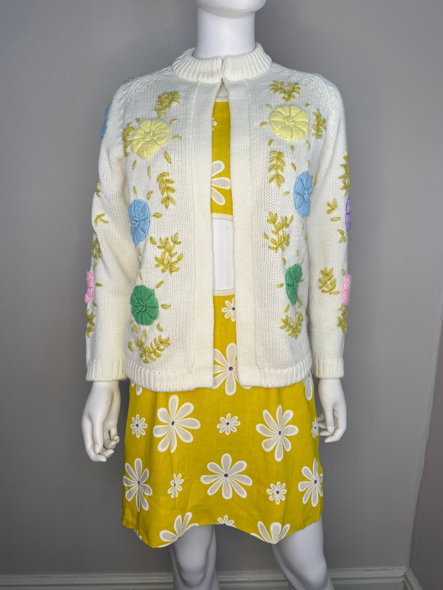 1960s/70s Floral Embroidered Cardigan Sweater, Glamour Knit Size Medium