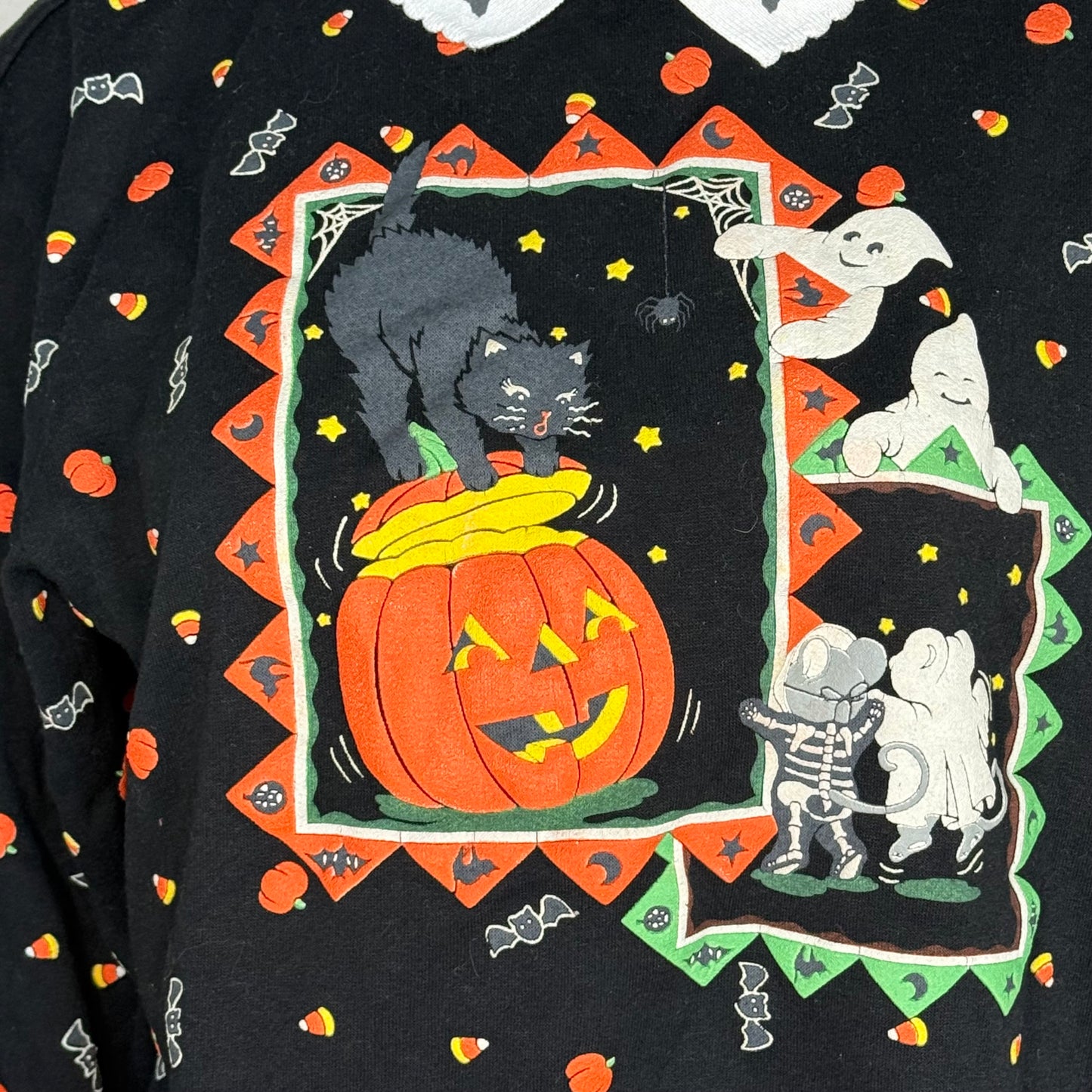 1980s/90s Halloween Sweatshirt, All Over Print, Spumoni Size Medium