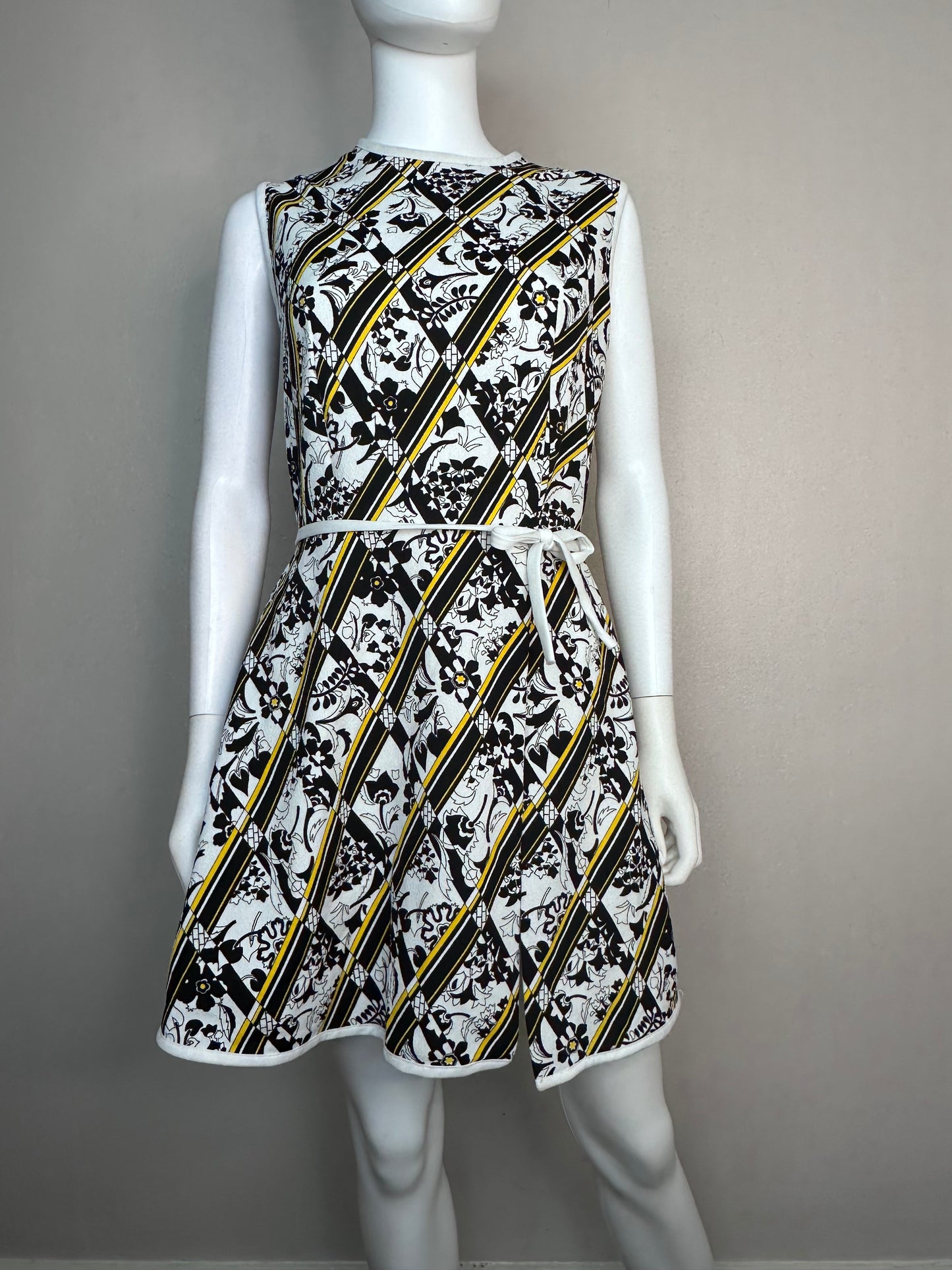 1970s Geometric Floral Sleeveless Skort, Size Medium, Black White Yellow Romper Dress