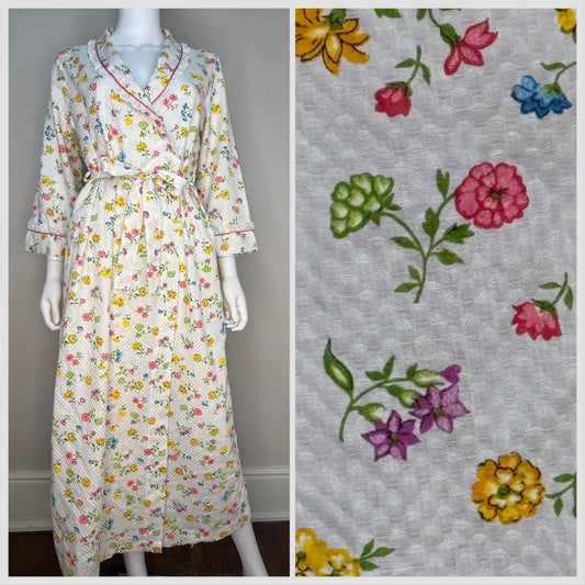 1970s/80s White Floral Robe, Waffle Weave Cotton, Lace Trim, Size Small