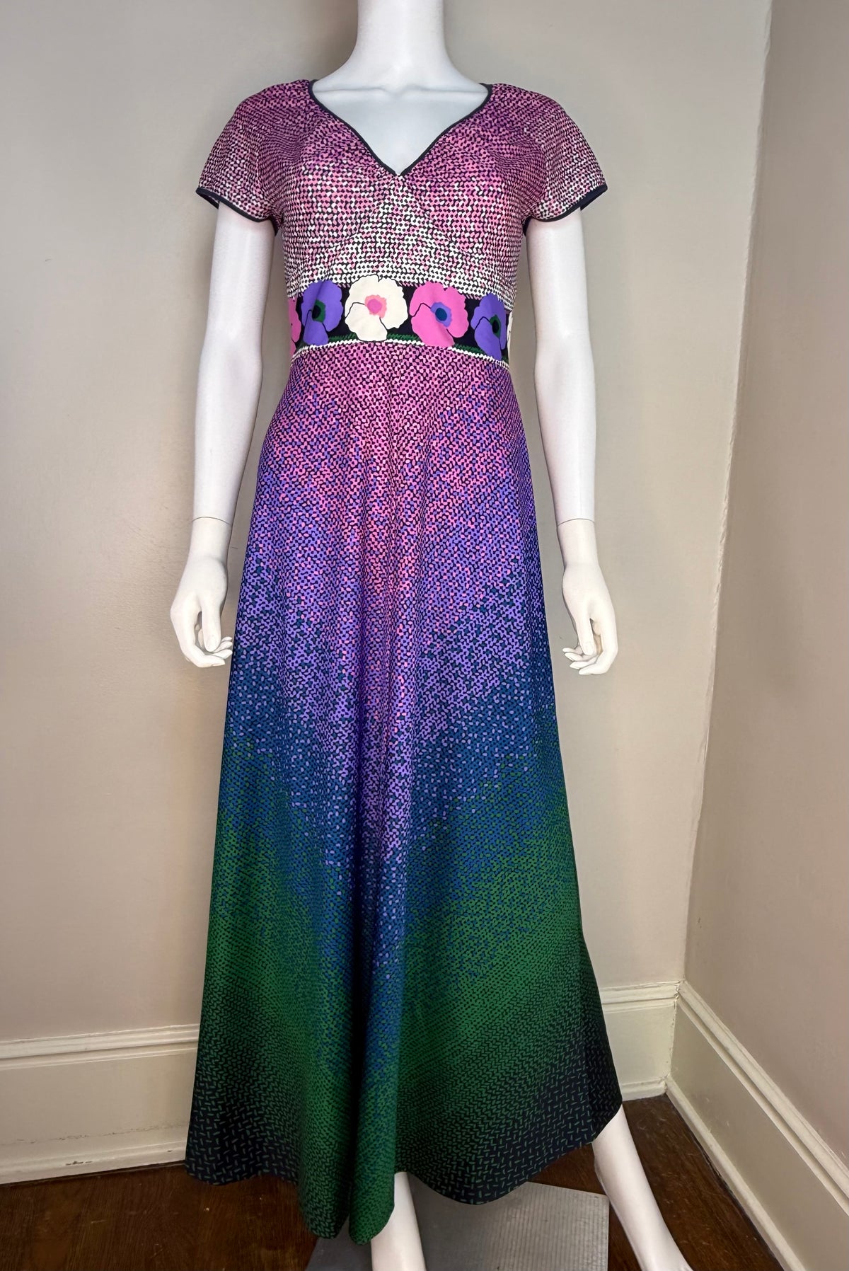 1970s Chevron Gradient Print Maxi Dress, Dehå of Sweden Size Small, Pop Art Poppies Waistband