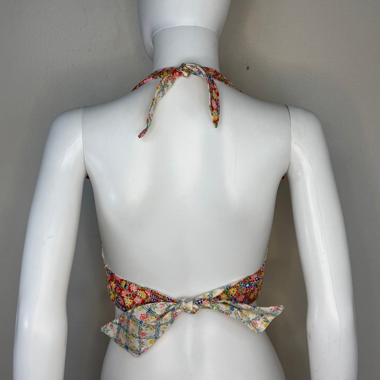 1970s Mixed Floral Floral Halter Top with Collar, De Luxe Fashion Size Small