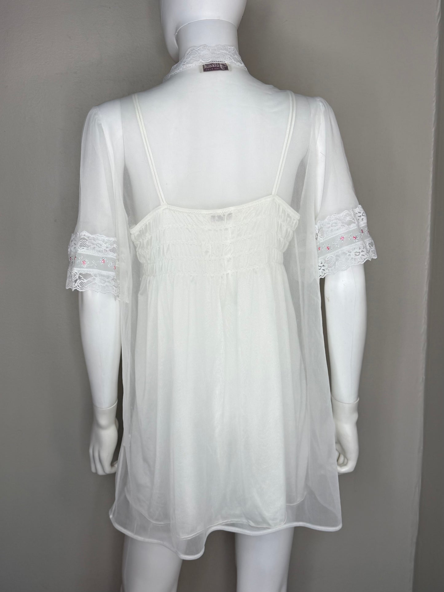 1970s/80s White Peignoir Set, Nightgown and Sheer Short Sleeve Robe, Gilead Size Large, Pink Roses, Bridal Lingerie