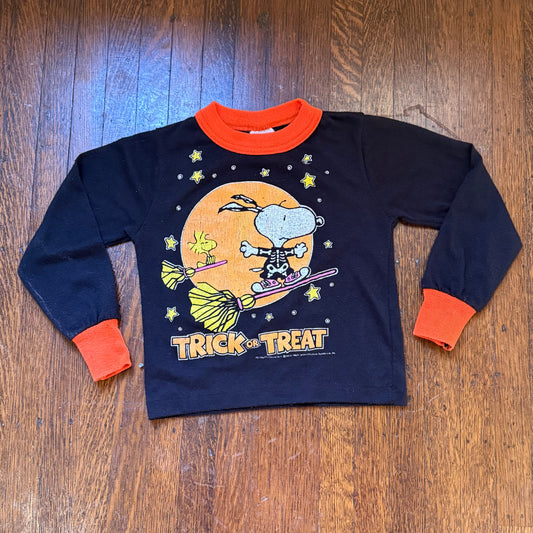 1980s/90s Kids' Snoopy Halloween Long Sleeve T-Shirt, Trick or Treat, Wormser Youth Size 5