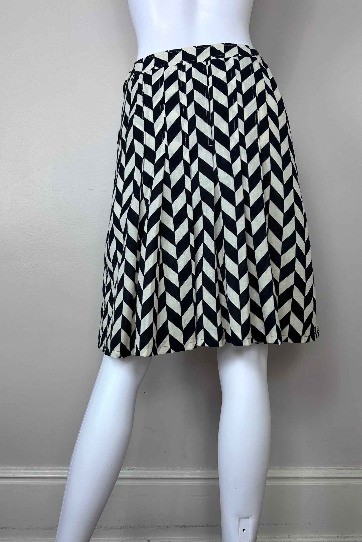 1970s Black and White Op Art Skirt, Size XS