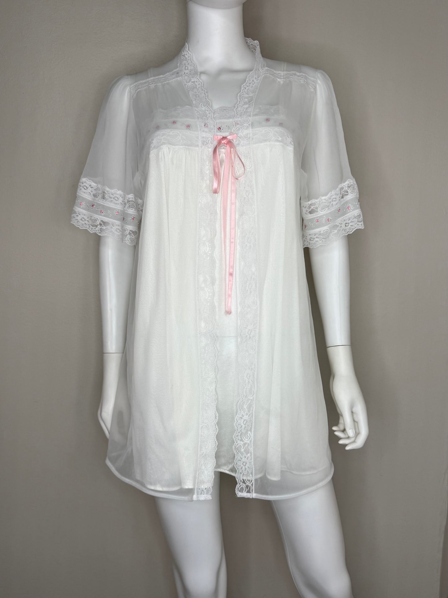 1970s/80s White Peignoir Set, Nightgown and Sheer Short Sleeve Robe, Gilead Size Large, Pink Roses, Bridal Lingerie