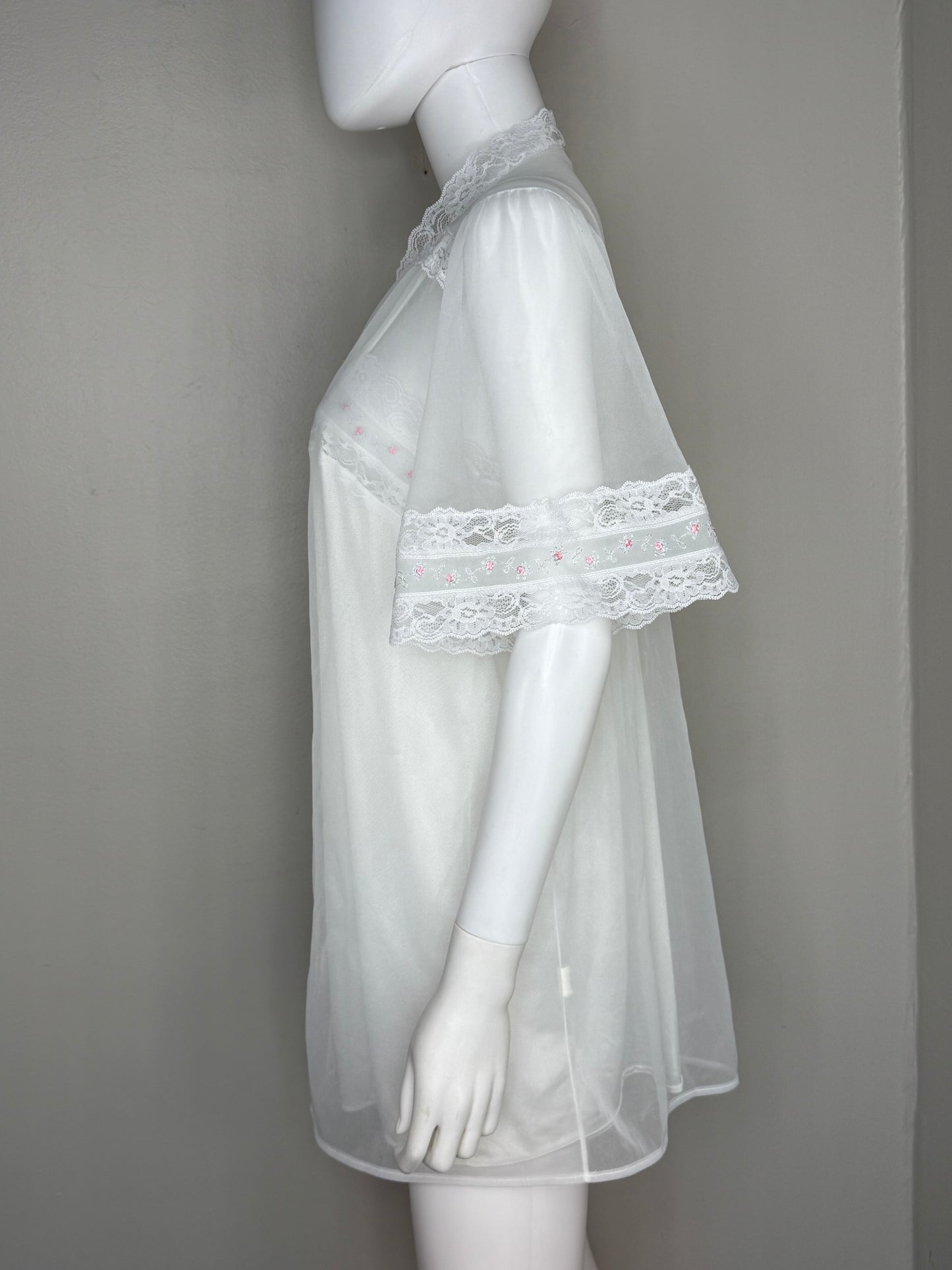 1970s/80s White Peignoir Set, Nightgown and Sheer Short Sleeve Robe, Gilead Size Large, Pink Roses, Bridal Lingerie