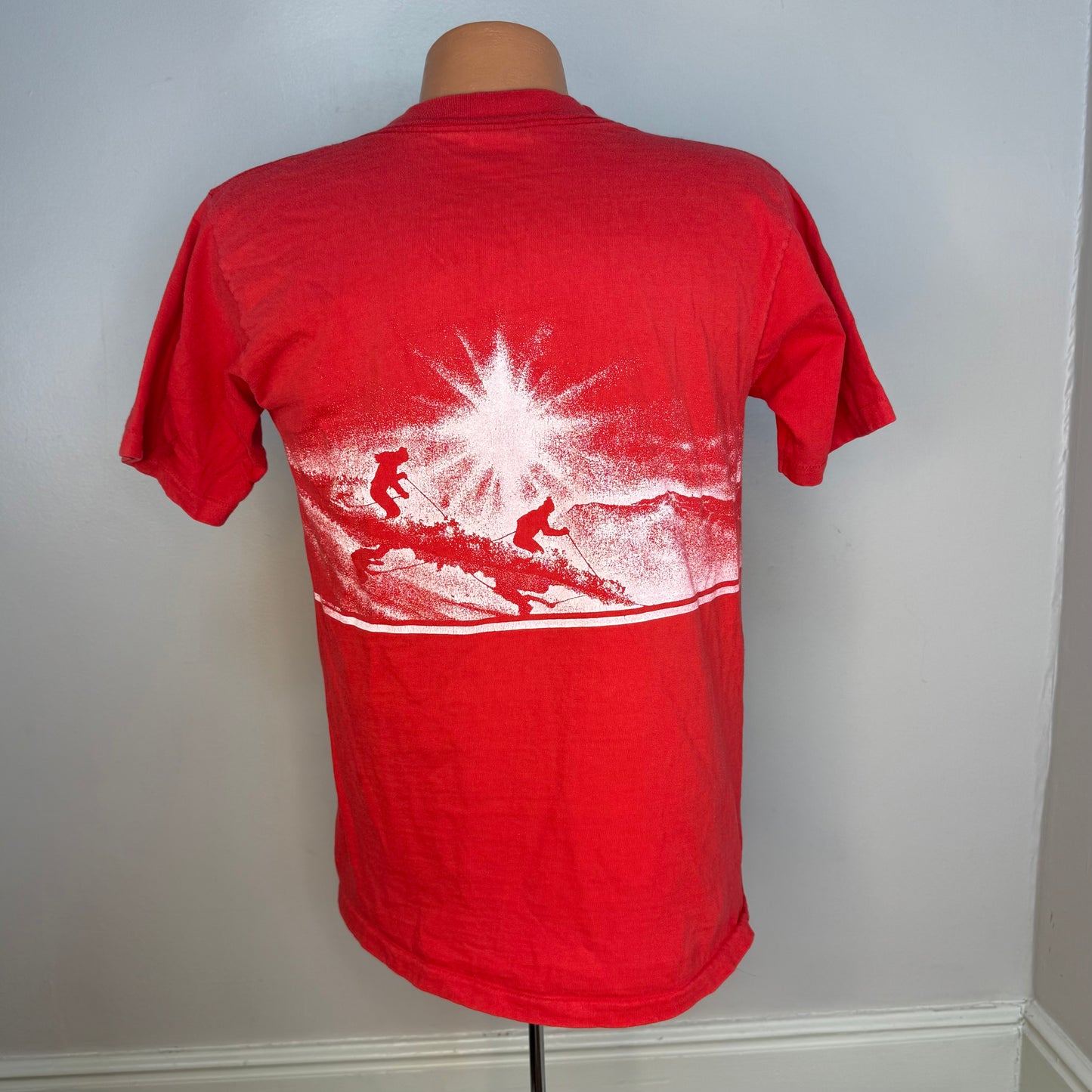 1980s Ski the Summit Red Wrap Around Print T-Shirt, Oneita Power-T Size Medium, Colorado, Hogenson 1985