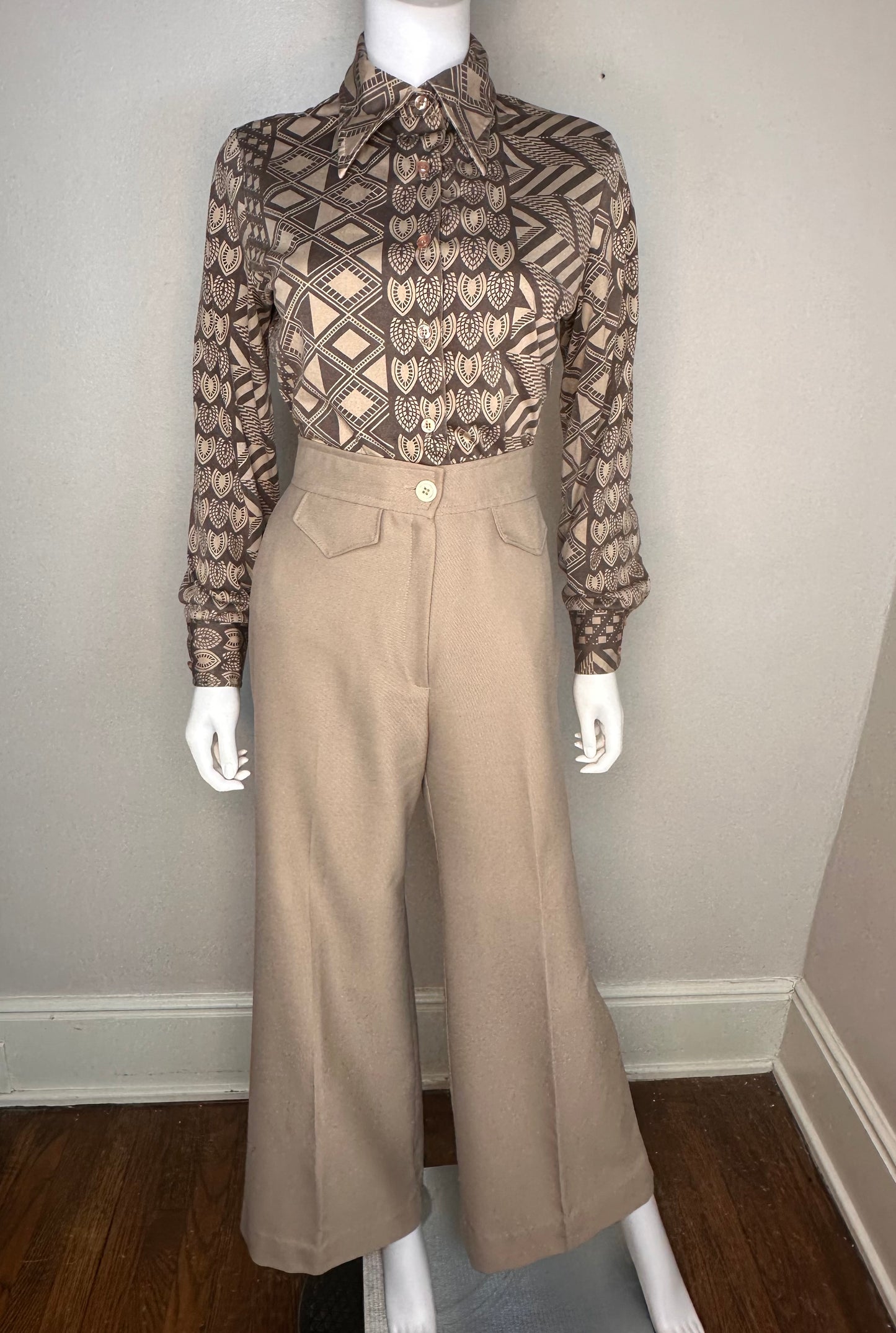 1970s Brown Geometric Art Deco Print Long Sleeve Blouse, Jantzen Size Medium