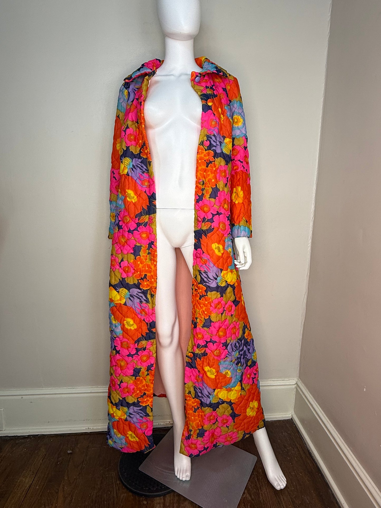 1960s Bright Floral Quilted Robe, Fifth Avenue Robes by M.W. Size Medium