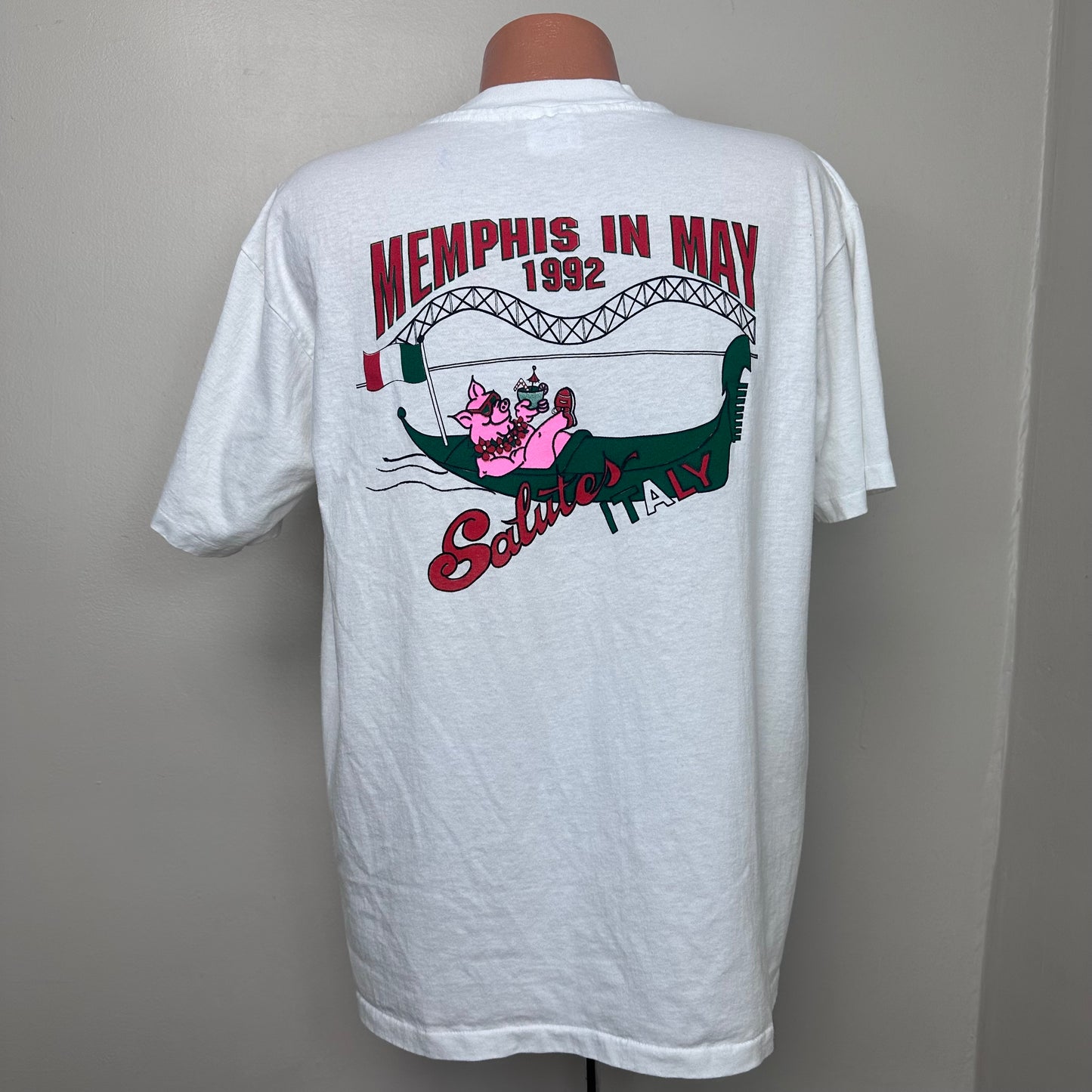 1990s Memphis in May Barbecue Contest 1992 T-Shirt, Salutes Italy, Highland Hundred Pigskinners, Hanes