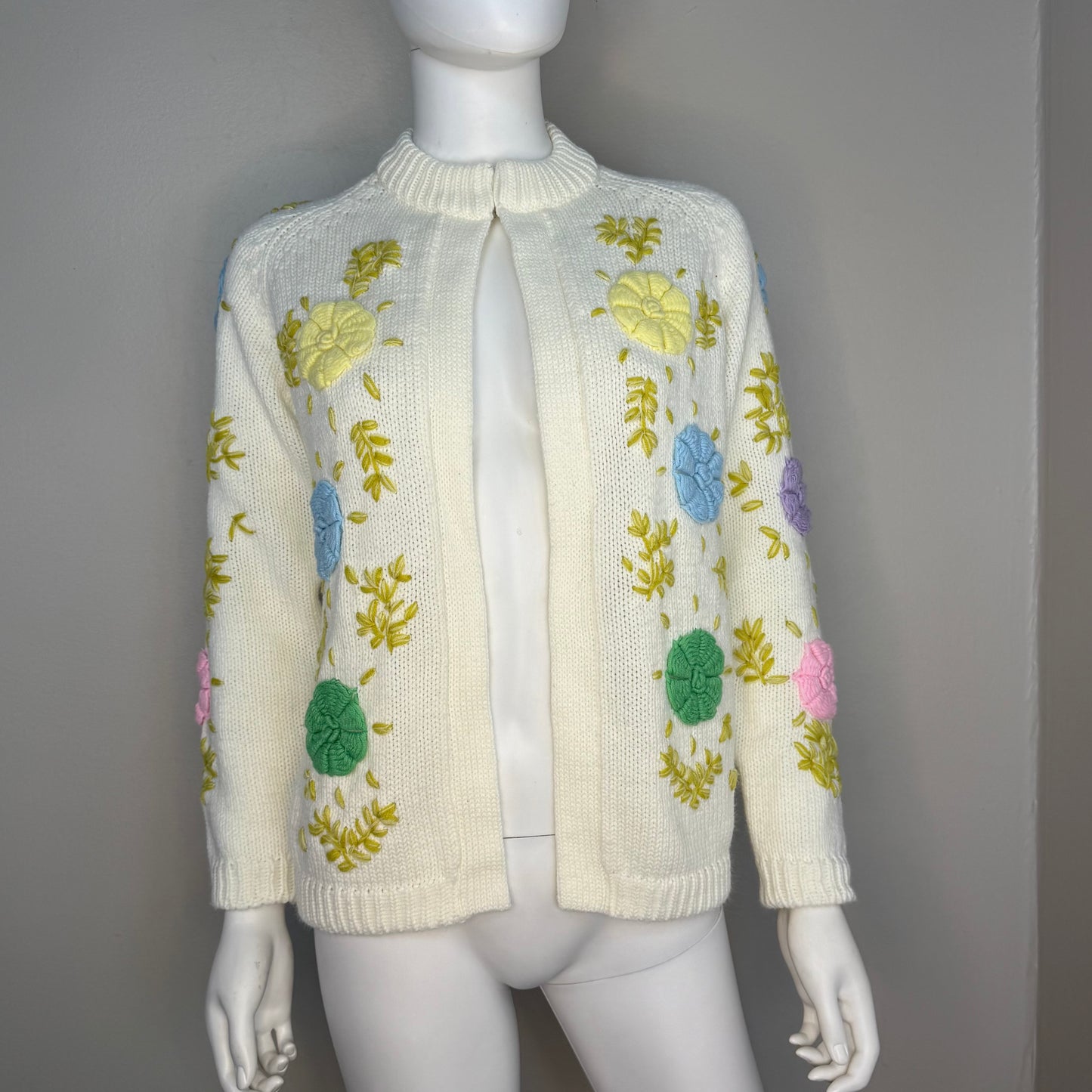 1960s/70s Floral Embroidered Cardigan Sweater, Glamour Knit Size Medium