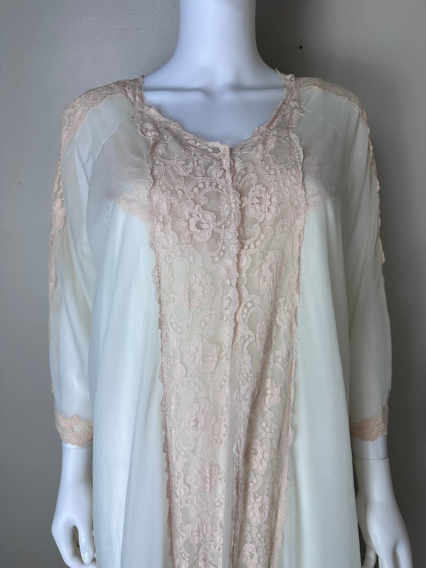 1960s Plus Size Peignoir Set, Mary Barron Size 1X, Cream with Peach Lace