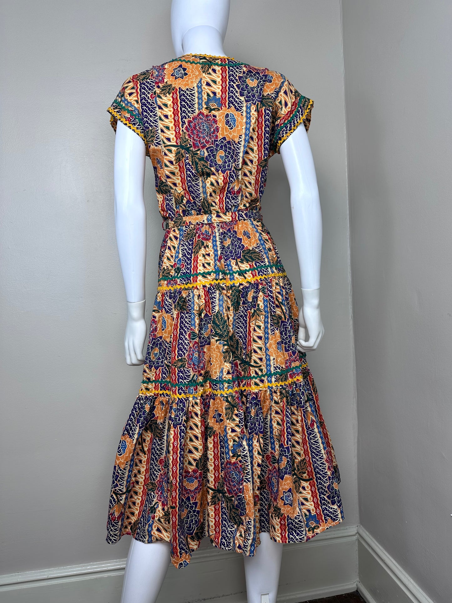 1940s/50s Floral Dress with Rick Rack Trim, Country Club Frocks Size Small