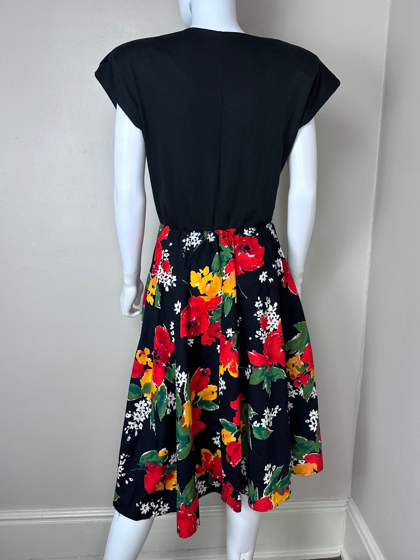 1980s Black Floral Dress, In Cinq Size Medium