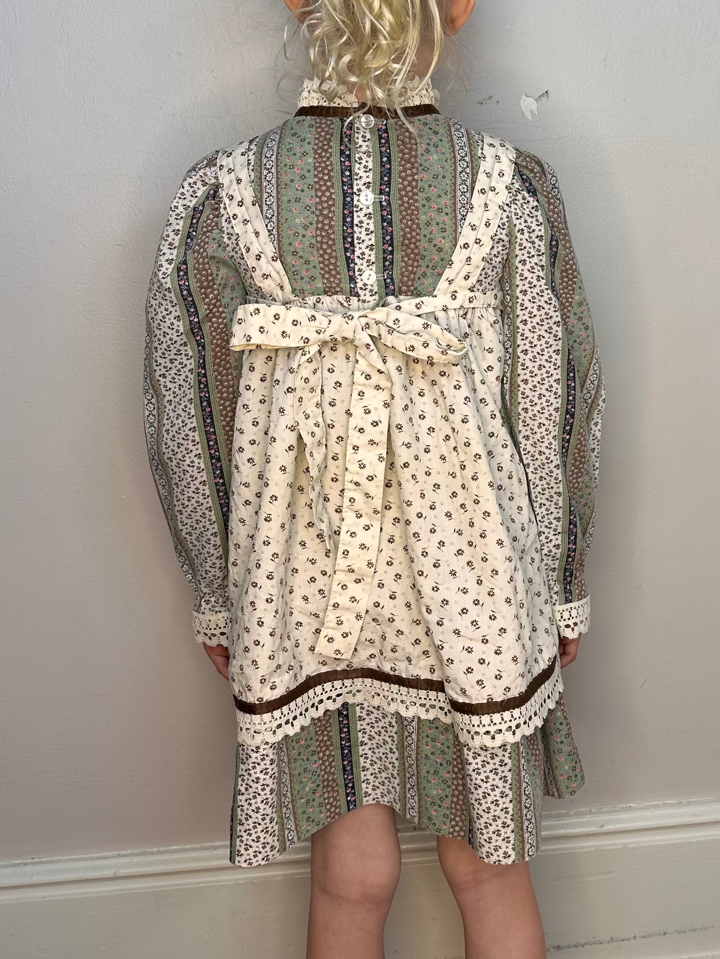 1970s Girls Mixed Floral Smocked Pinafore Dress, Peaches ‘n Cream Size 6, Prairie Style