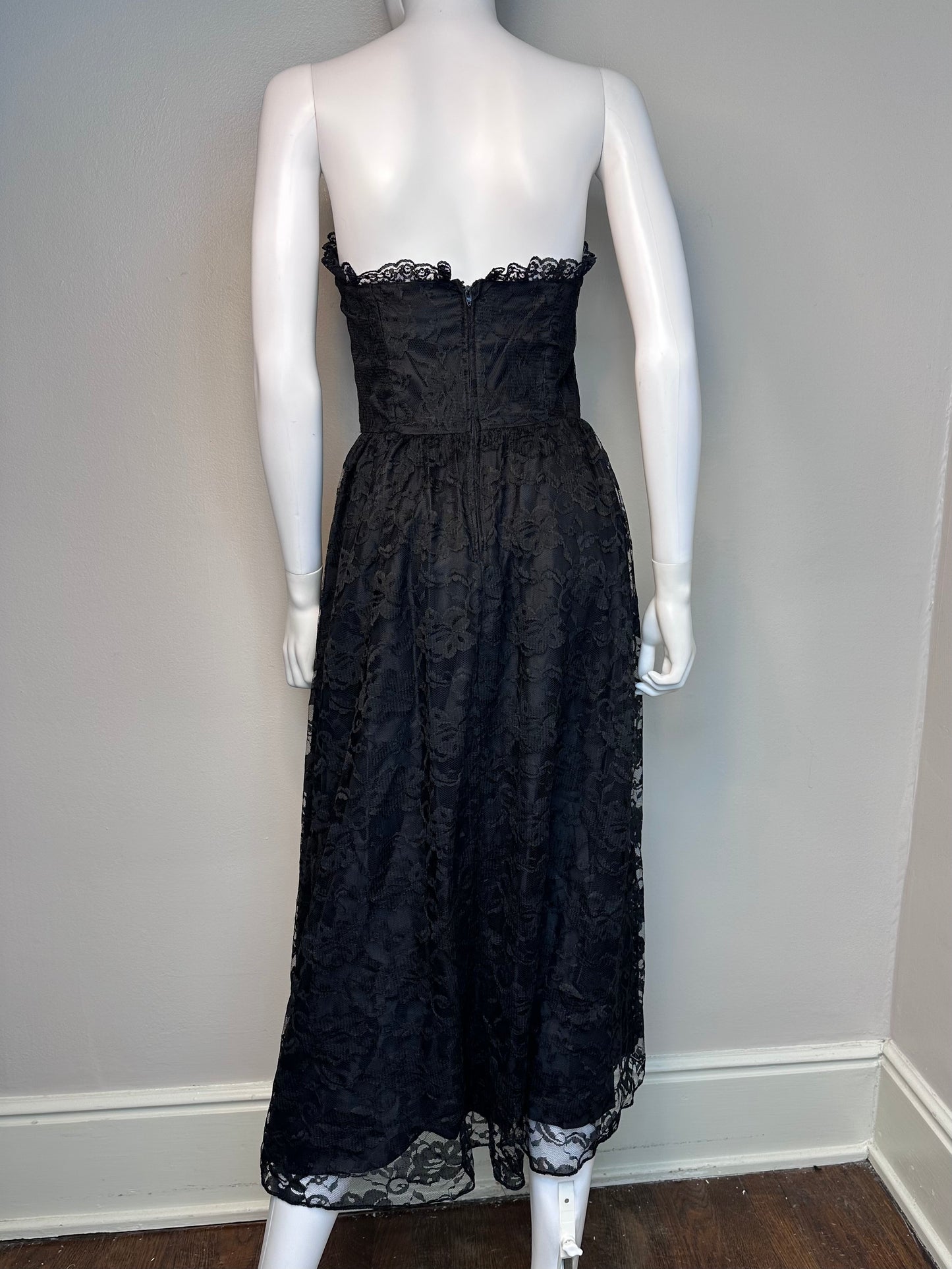 1980s Black Lace Strapless Dress, Superstition Size Small, Sweetheart Neckline