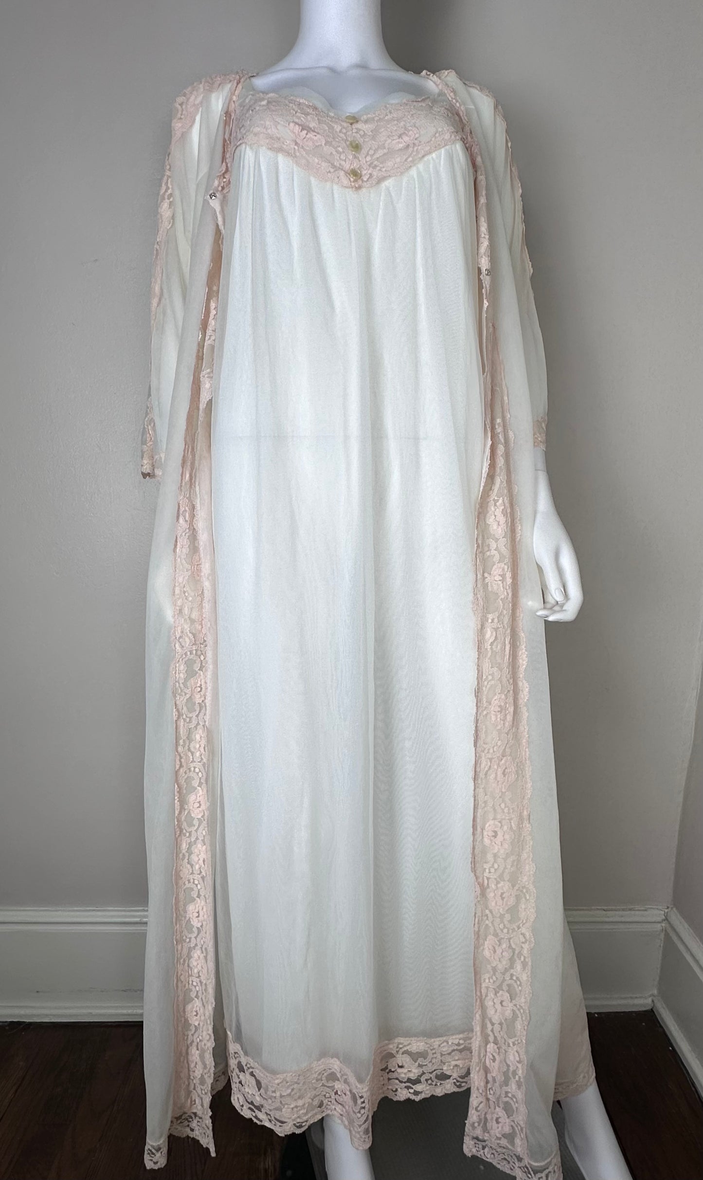 1960s Plus Size Peignoir Set, Mary Barron Size 1X, Cream with Peach Lace
