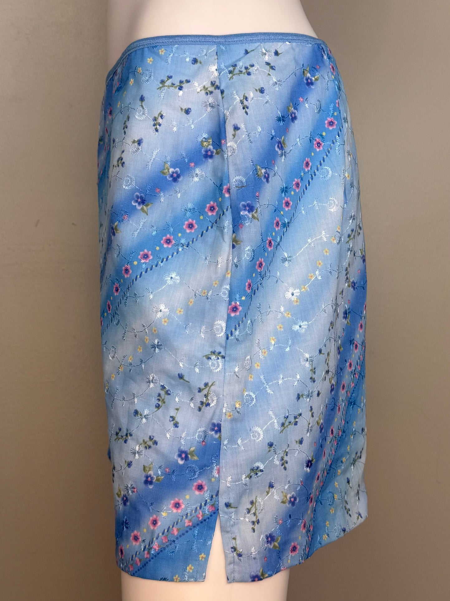 1990s/Y2K Blue Eyelet Floral Mini Skirt, Exact Change Size Medium, Diagonal Stripe