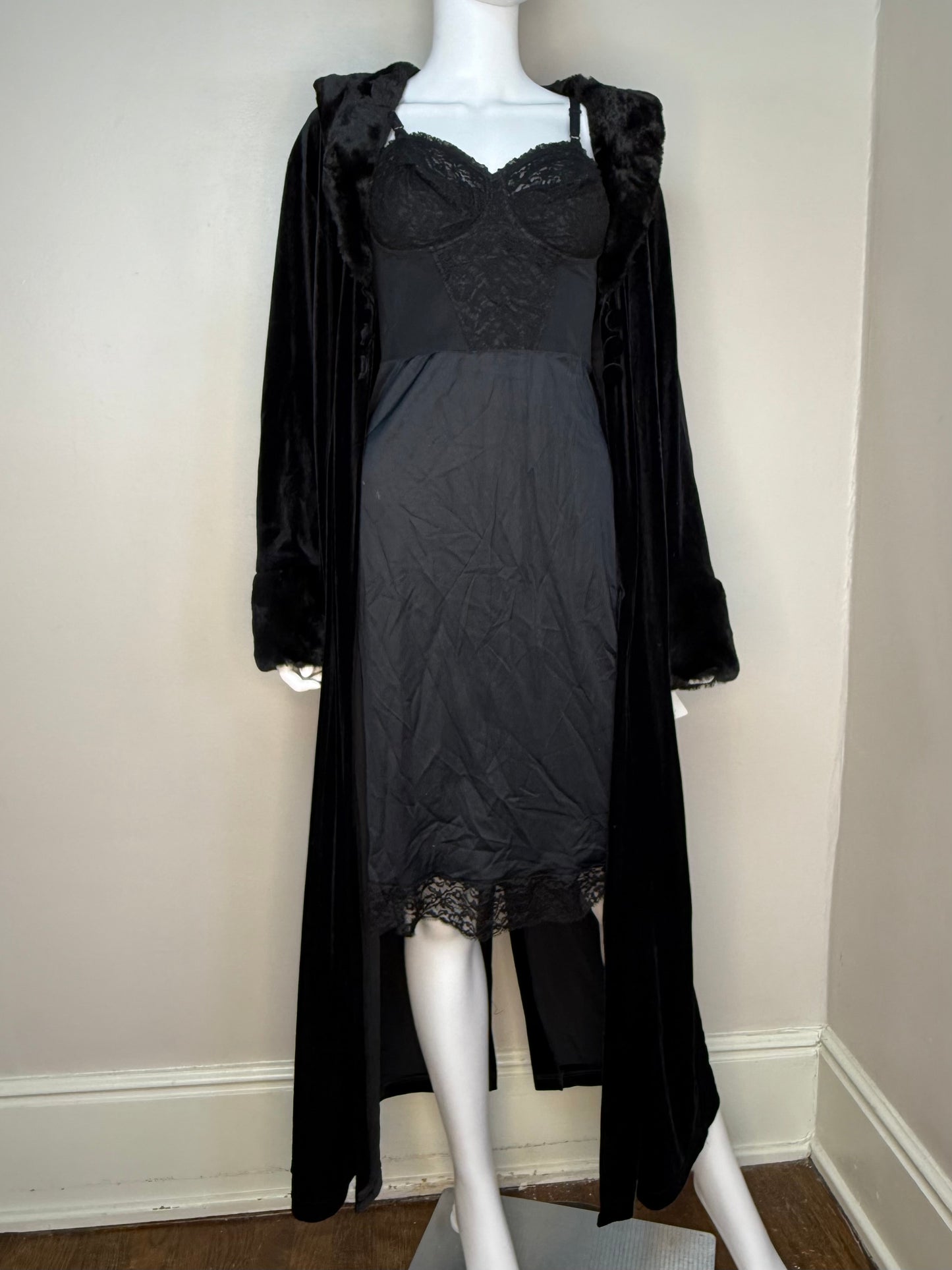 1990s/Y2K Black Stretch Velvet Duster Coat with Faux Fur Trim, bc Best Choice Size XL/XXL, 90s Goth