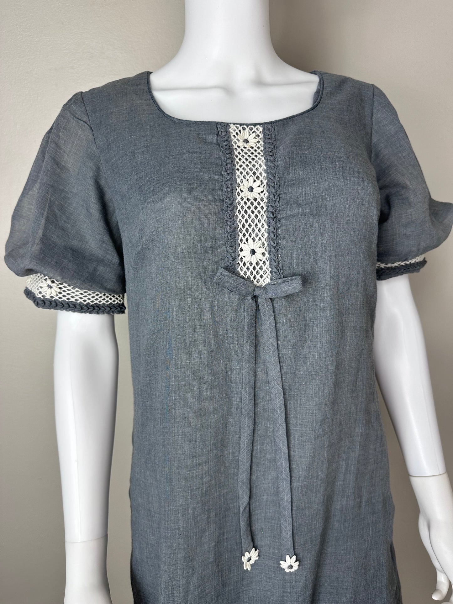 1960s Grey Puff Sleeve Dress with Daisy Trim, Pacemaker Juniors Size S/M