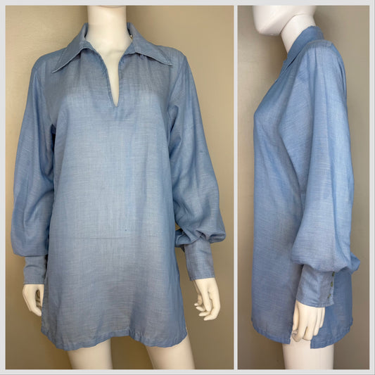 1970s Men’s Blue Tunic, Deep V Pull Over Collared Poet Shirt, 417 Van Heusen Vanopress Body Fit Size Medium