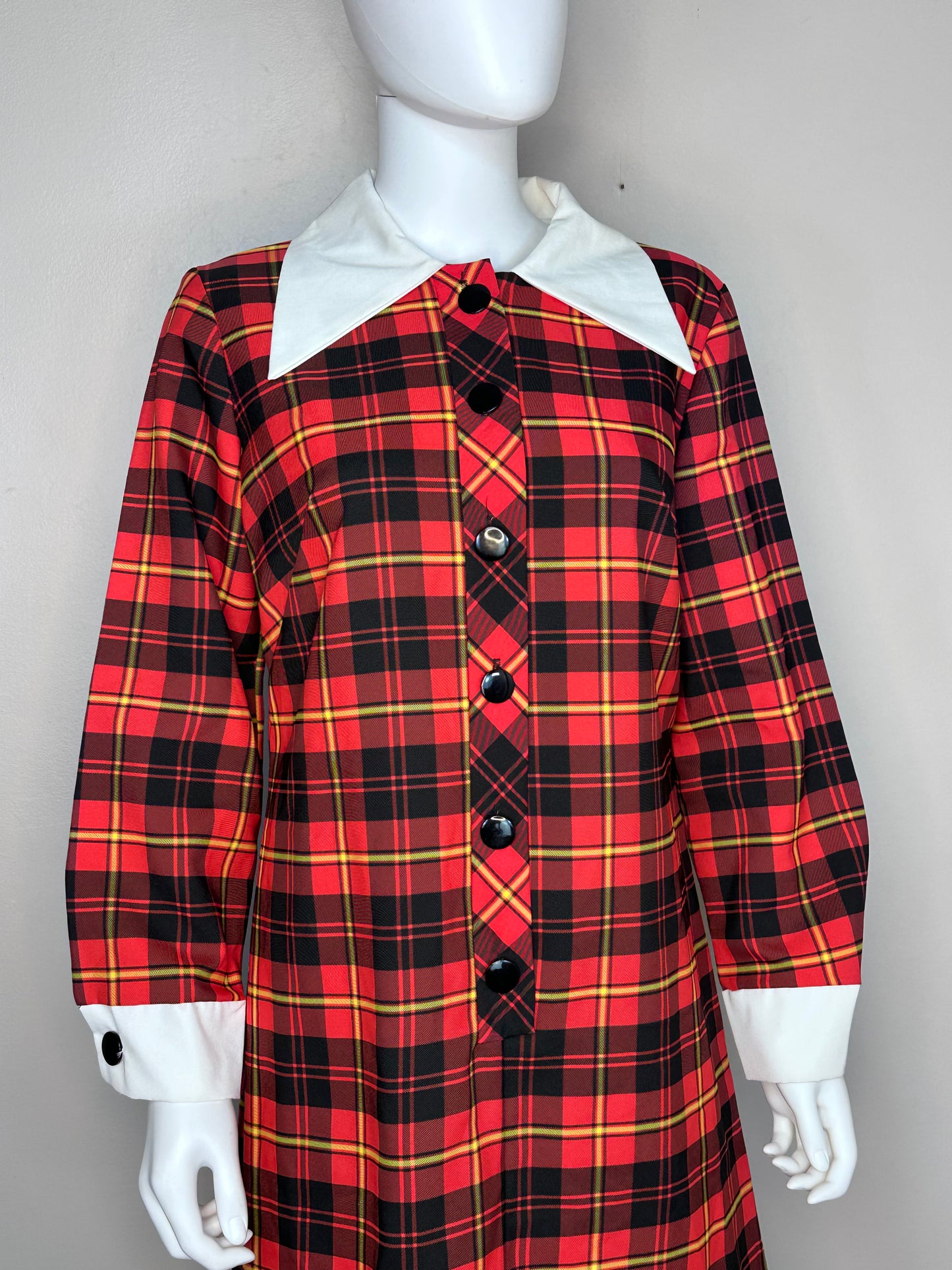 1970s Mod Red Plaid Dress with Huge White Collar, Joan Curtis Size Large