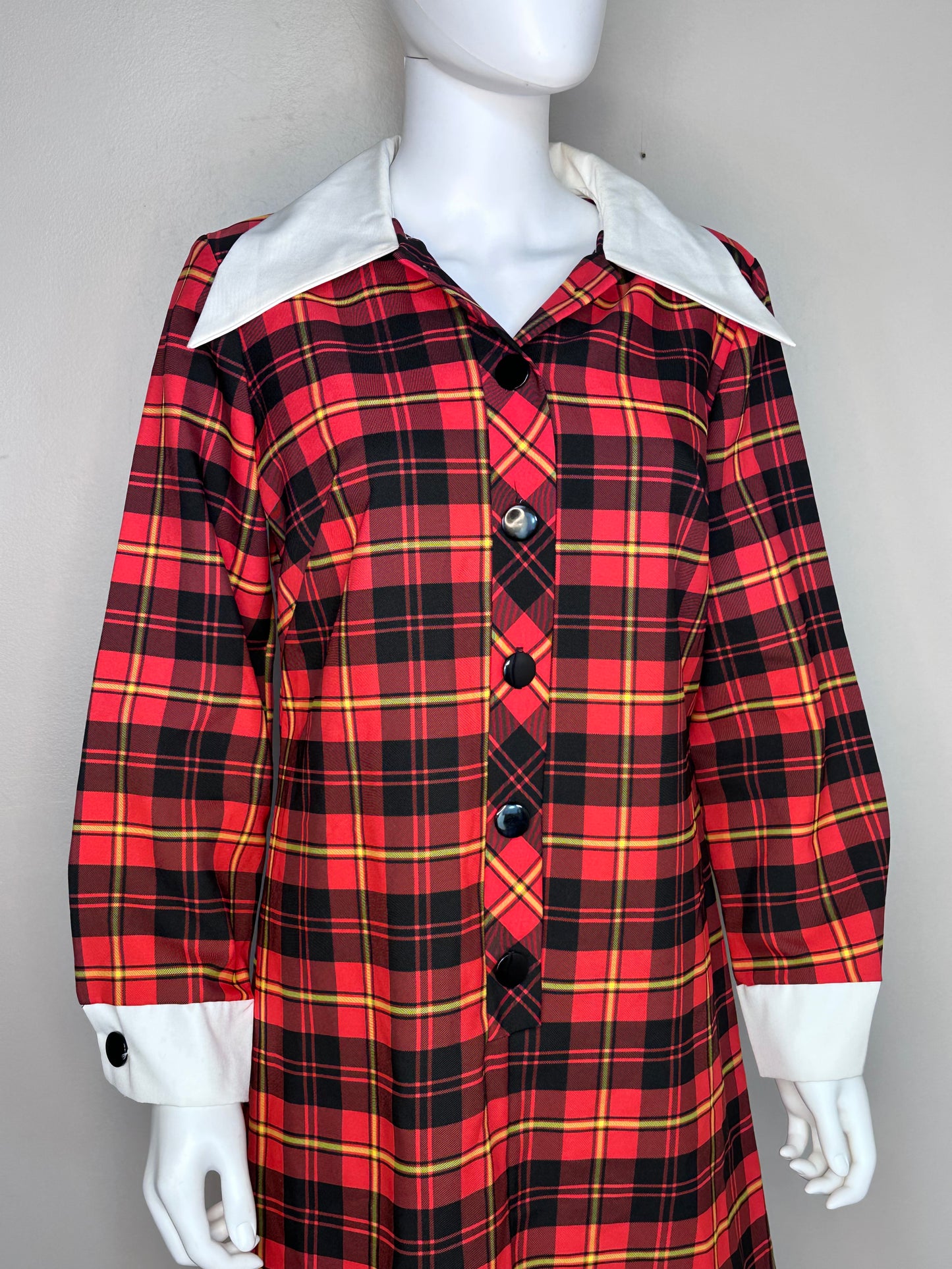 1970s Mod Red Plaid Dress with Huge White Collar, Joan Curtis Size Large