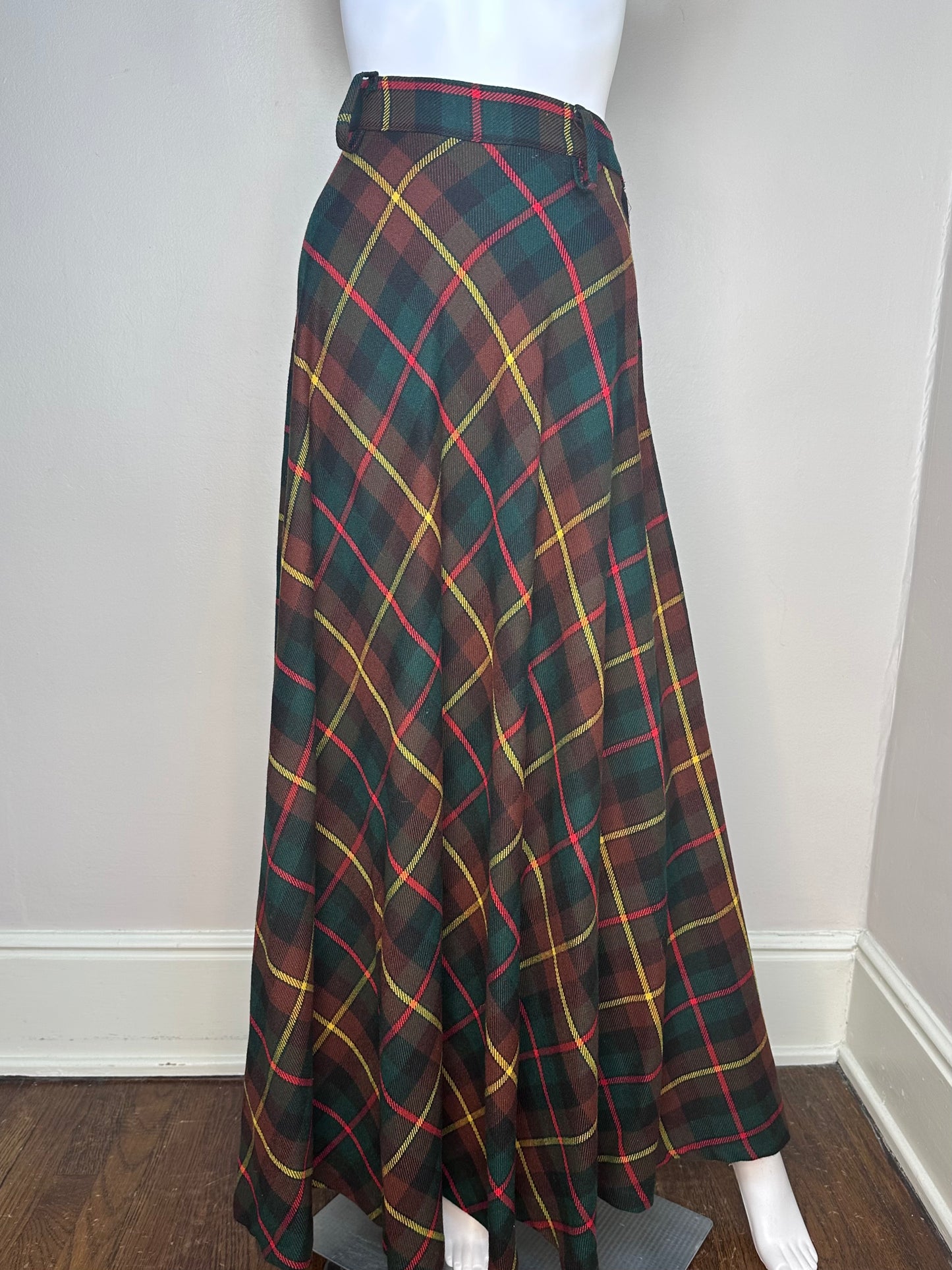 1970s Plaid Maxi skirt, Full sweep, Size Medium