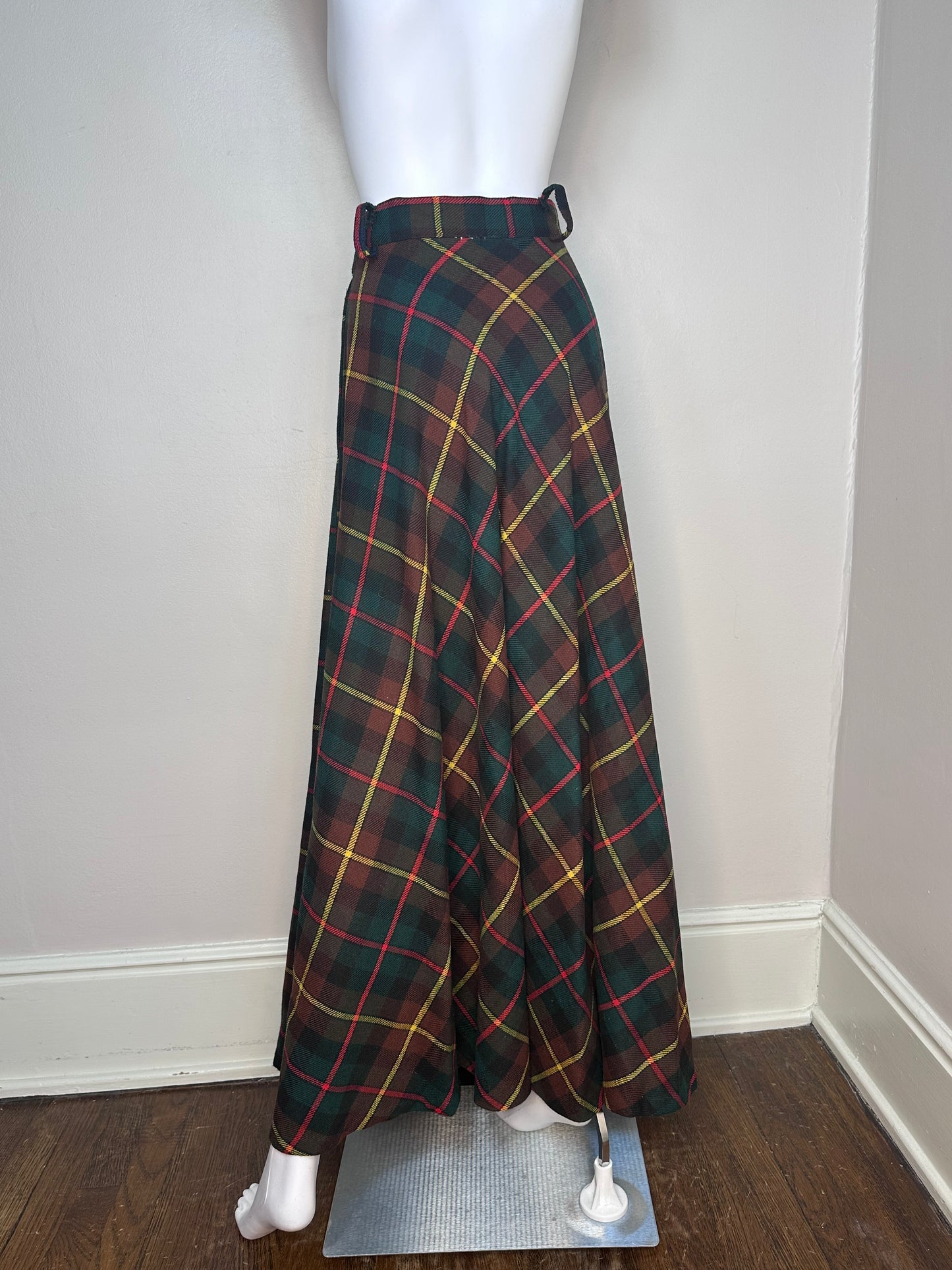 1970s Plaid Maxi skirt, Full sweep, Size Medium