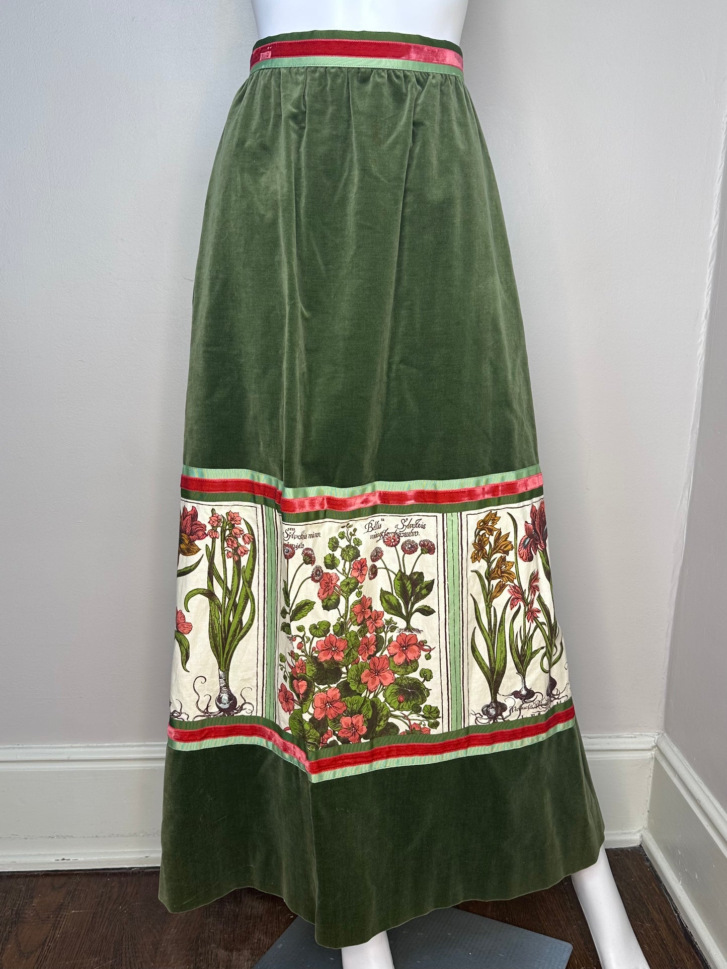 1970s Green Velvet Maxi Skirt with Floral Panels, Victor Costa, Neiman Marcus Size XXS