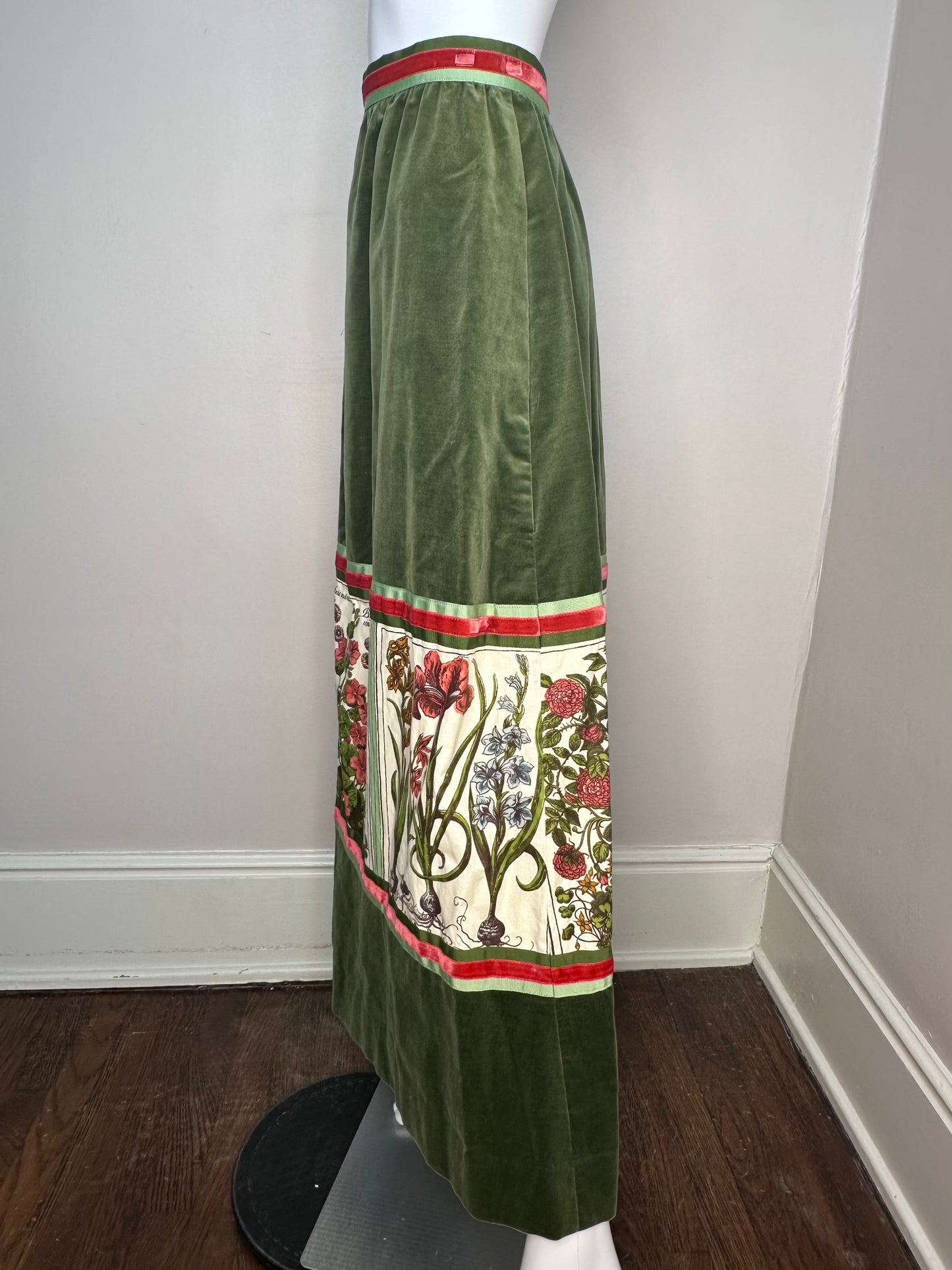 1970s Green Velvet Maxi Skirt with Floral Panels, Victor Costa, Neiman Marcus Size XXS