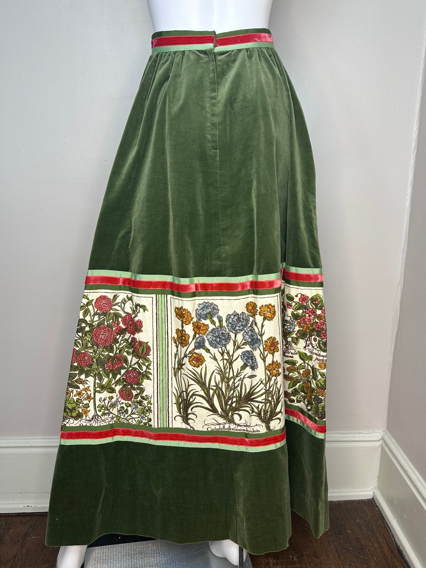 1970s Green Velvet Maxi Skirt with Floral Panels, Victor Costa, Neiman Marcus Size XXS