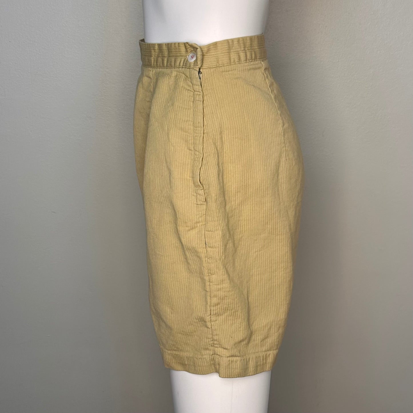 1950s/60s Tan Side Zip High Waisted Shorts, Size XS