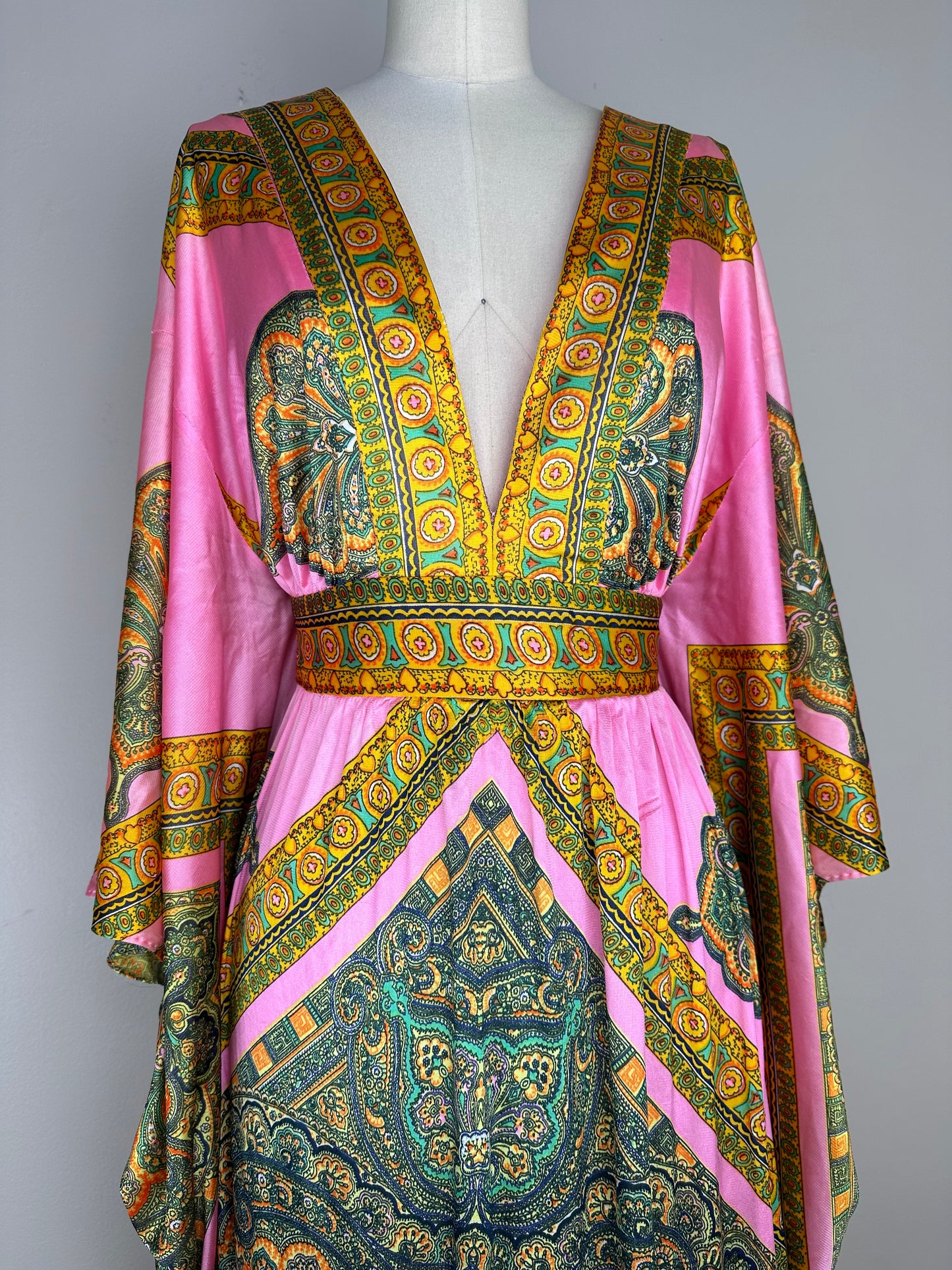 1970s Pink Psychedelic Caftan, Georgie Keyloun Size Medium-Large