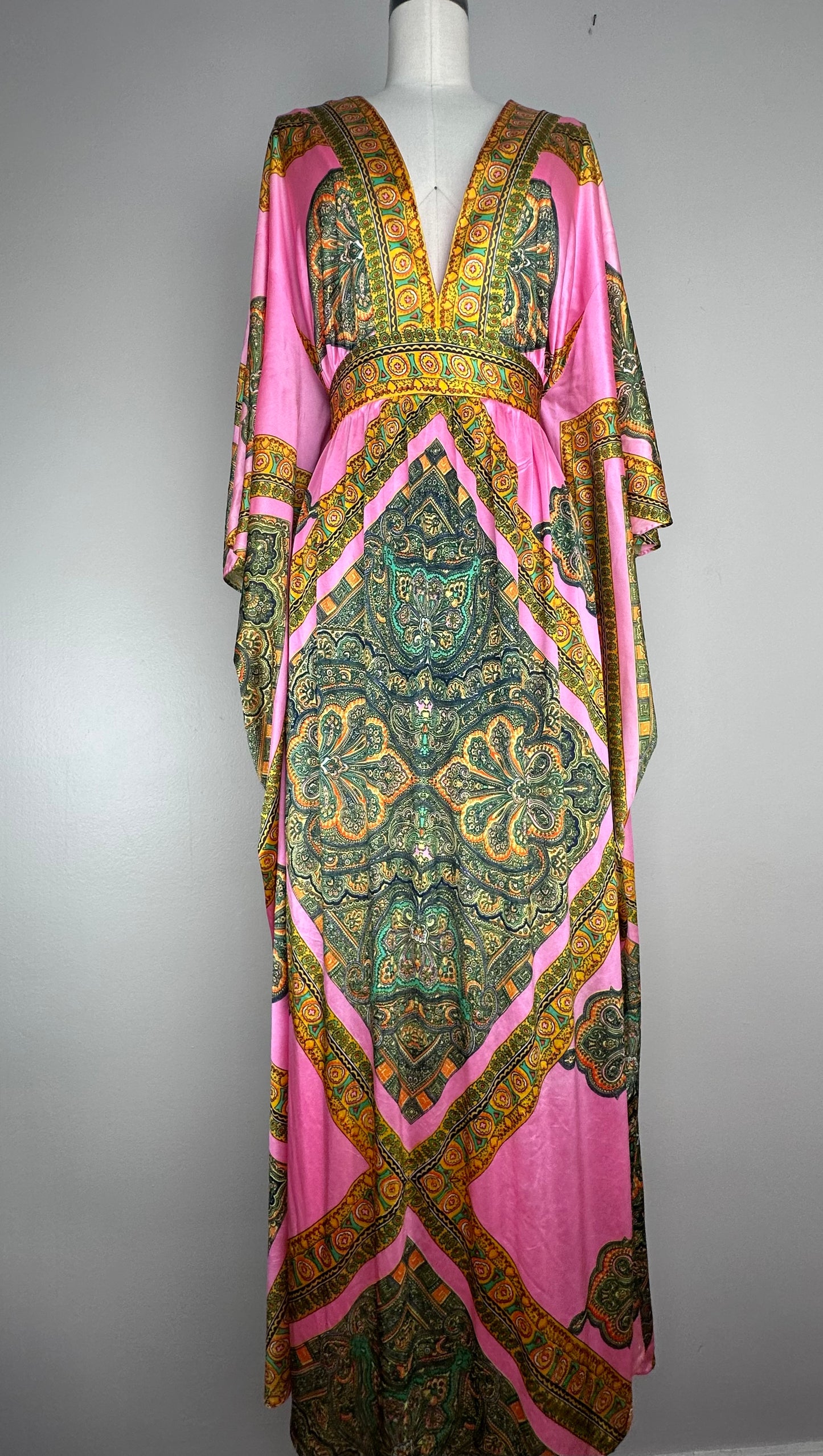 1970s Pink Psychedelic Caftan, Georgie Keyloun Size Medium-Large