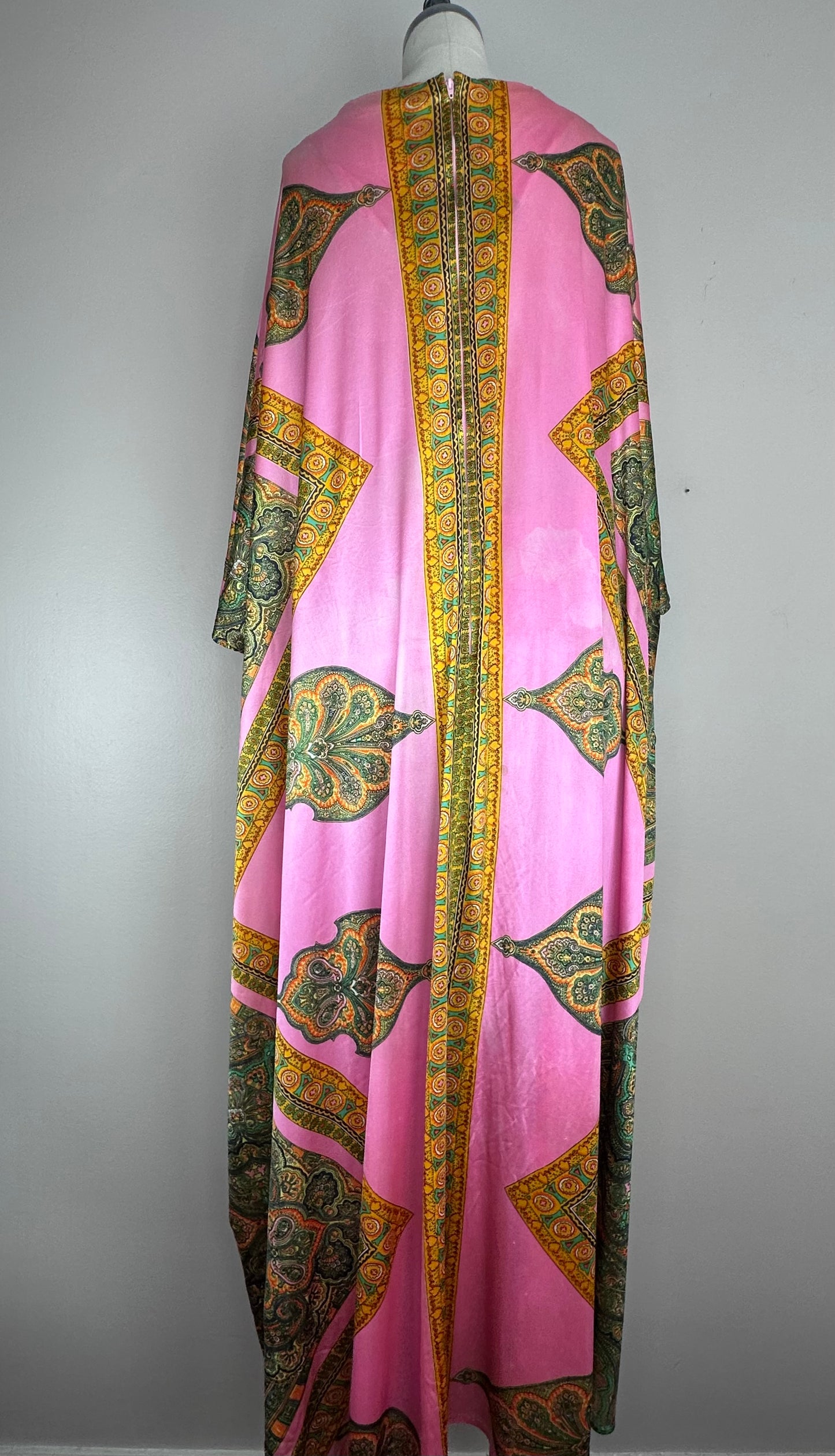 1970s Pink Psychedelic Caftan, Georgie Keyloun Size Medium-Large