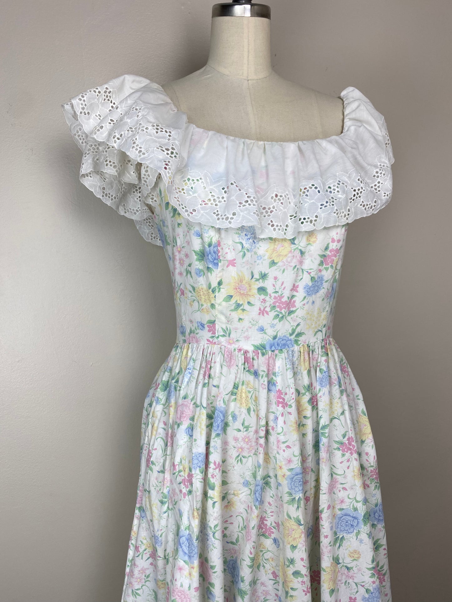 1970s/80s Lanz Floral Dress with Eyelet Collar, Size Small, Midi Length