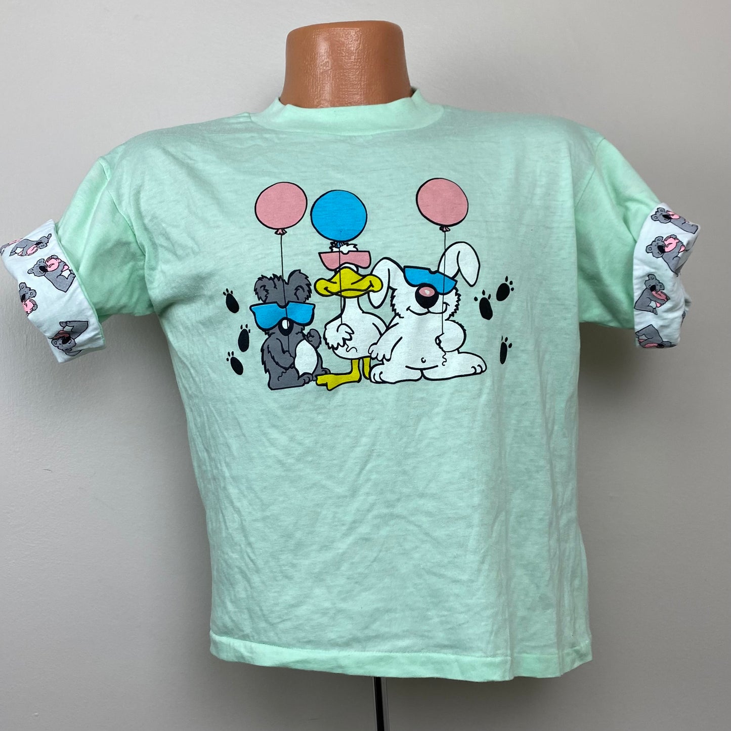 1980s Cutesy Cropped T-Shirt, Size Medium,Animals with Balloons, Mint Green